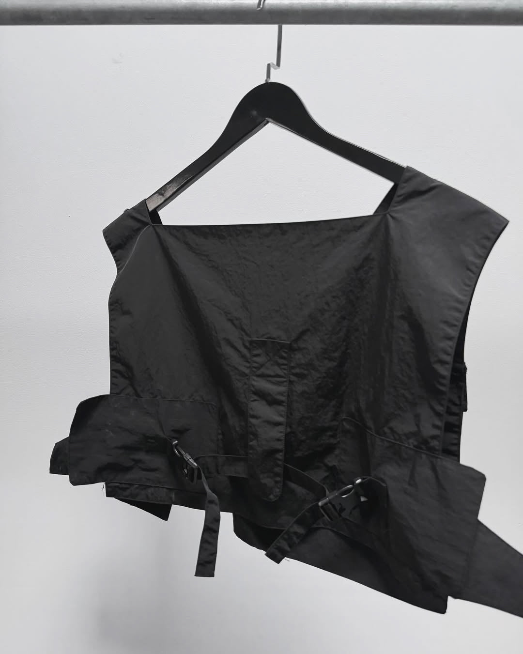 untilfaded-c2h4-vest-back-details