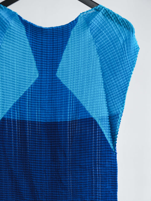 1990s ISSEY MIYAKE PLEATS BLUE MAIN LINE TANK TOP