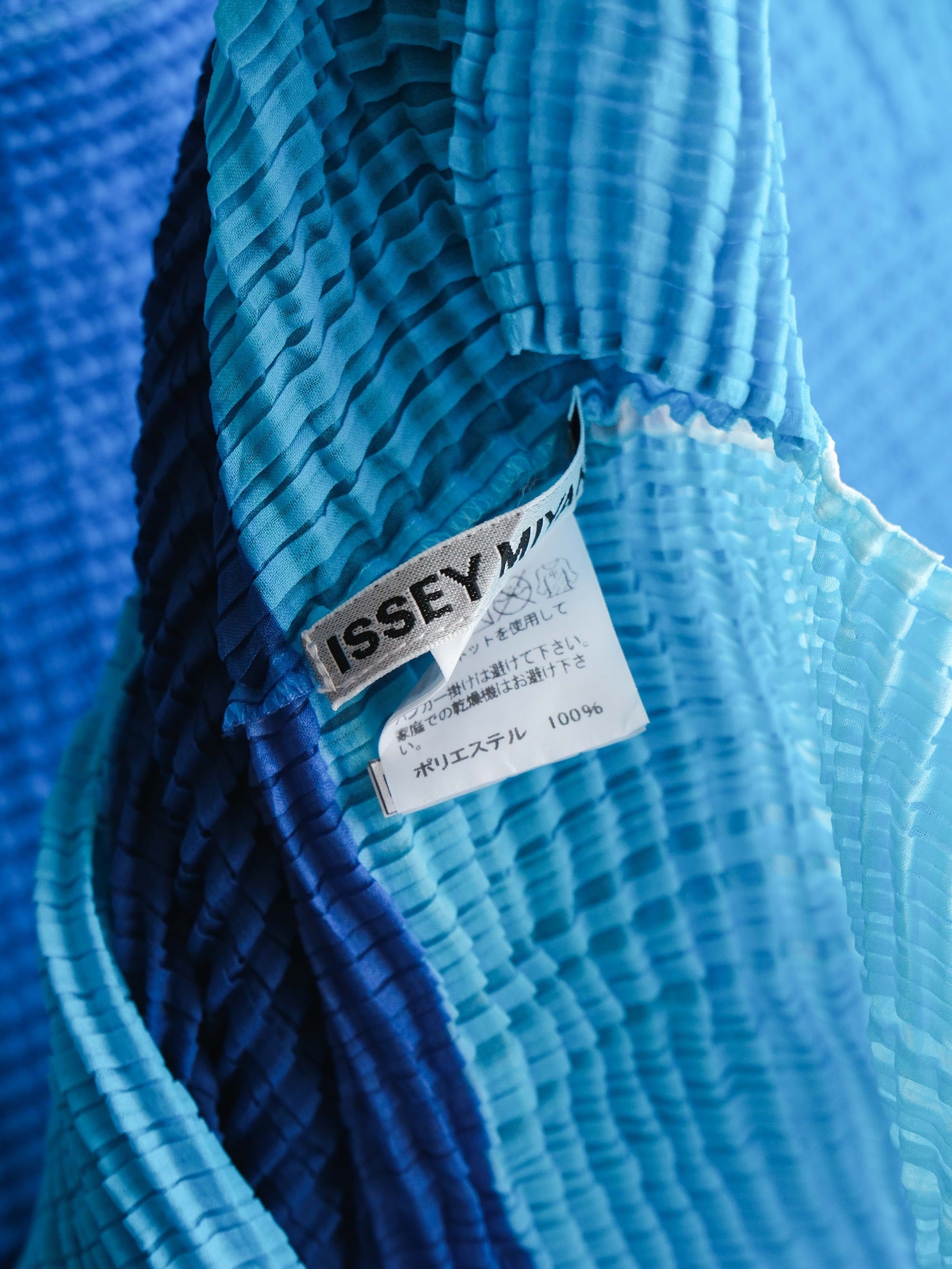 1990s ISSEY MIYAKE PLEATS BLUE MAIN LINE TANK TOP
