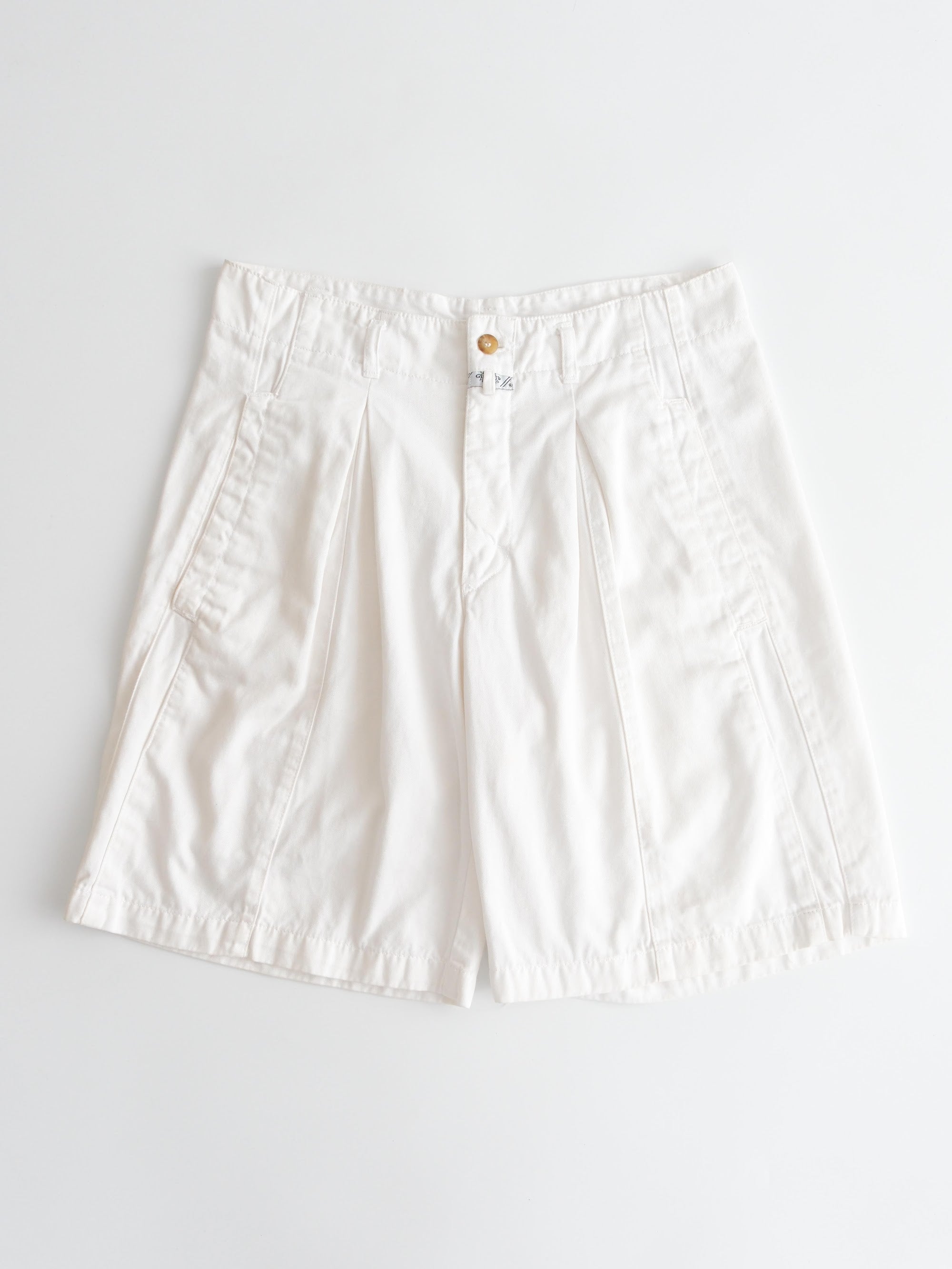 2000s MFG WHITE SHORTS