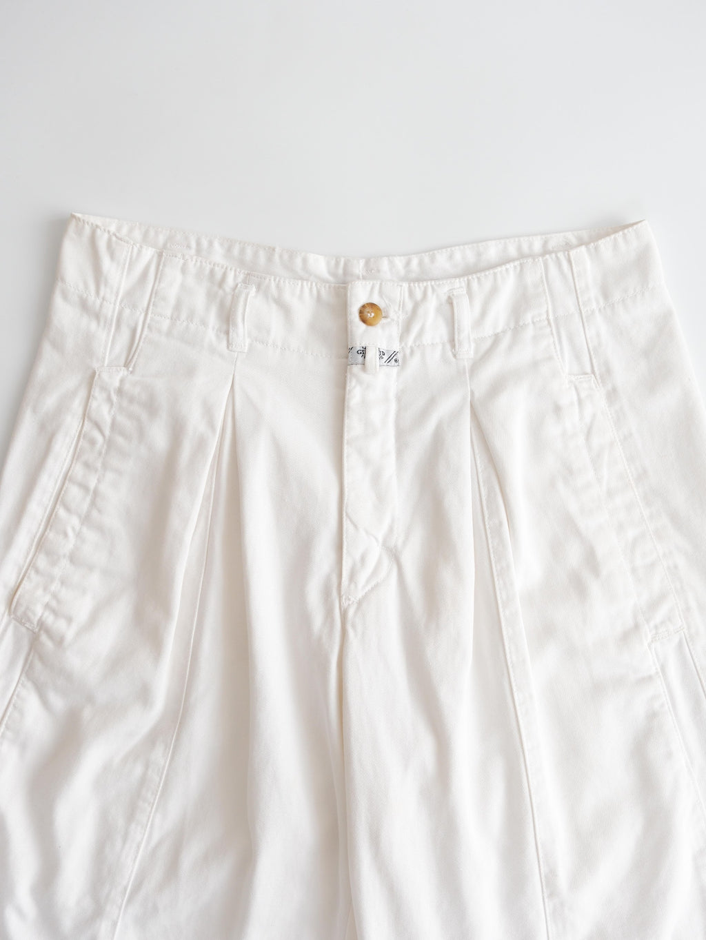2000s MFG WHITE SHORTS