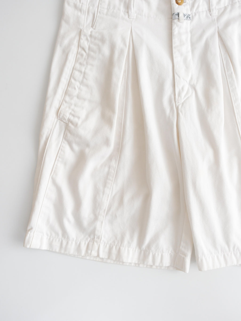 2000s MFG WHITE SHORTS