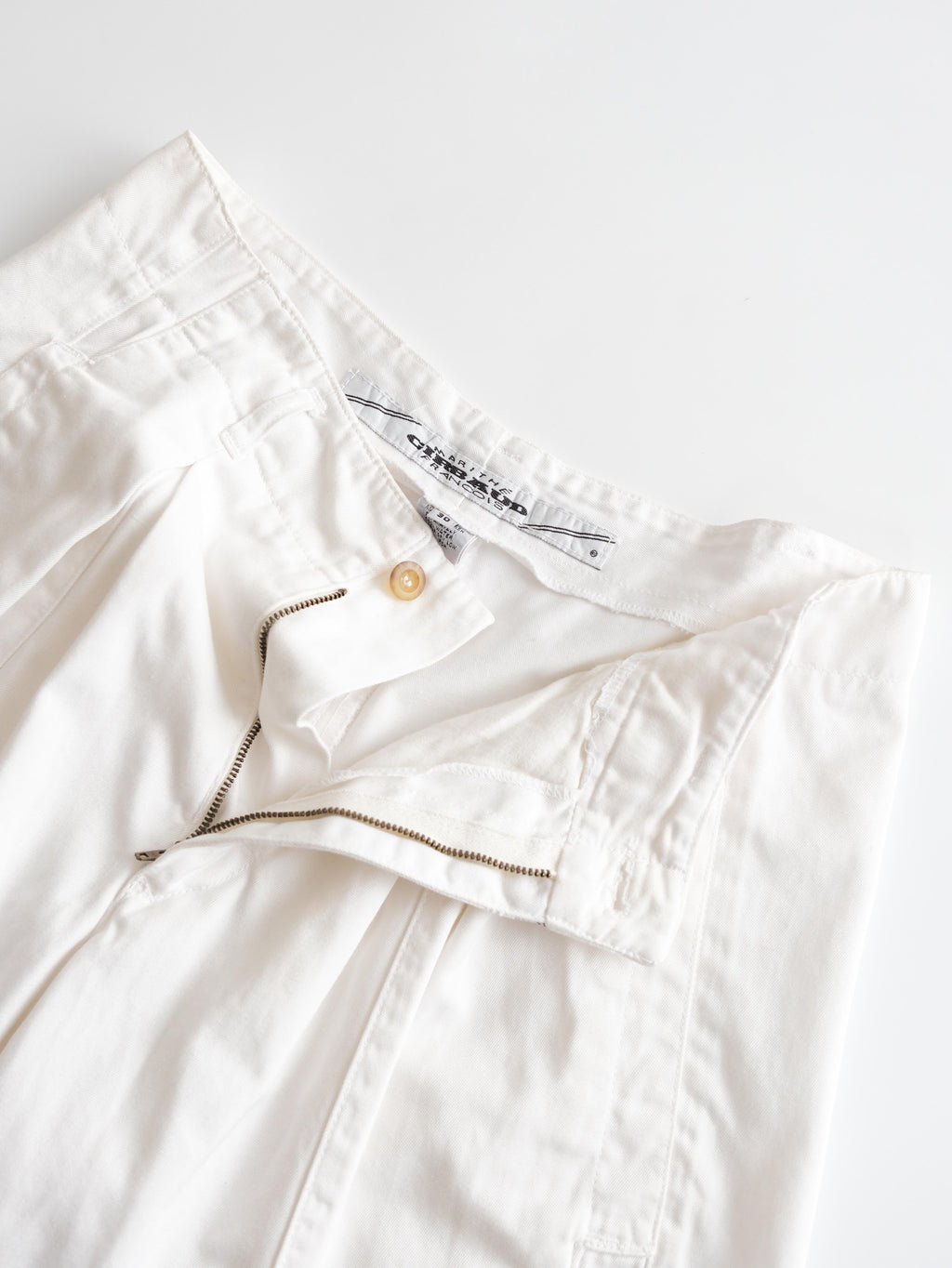 2000s MFG WHITE SHORTS