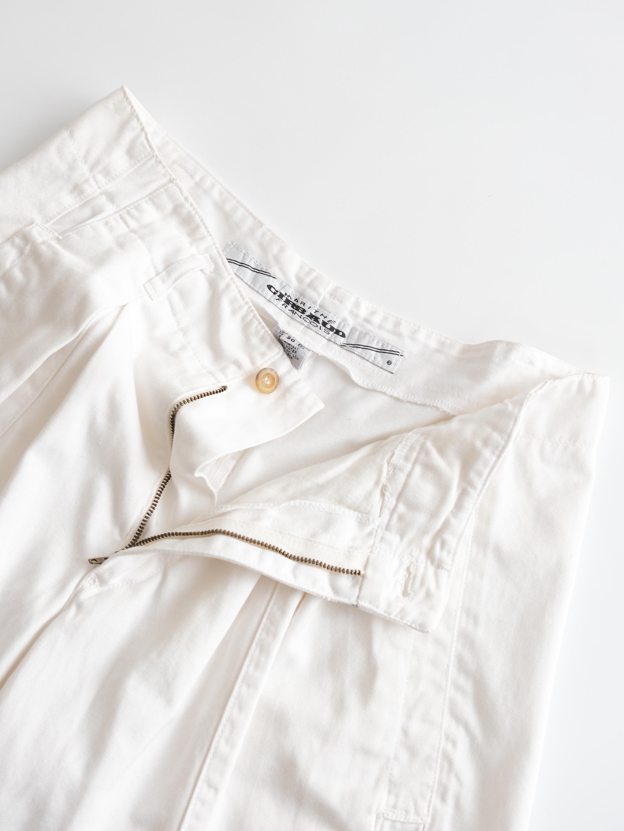 2000s MFG WHITE SHORTS