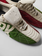 2000s VINTAGE WHITE DIRK BIKKEMBERGS SOCCER SHOES