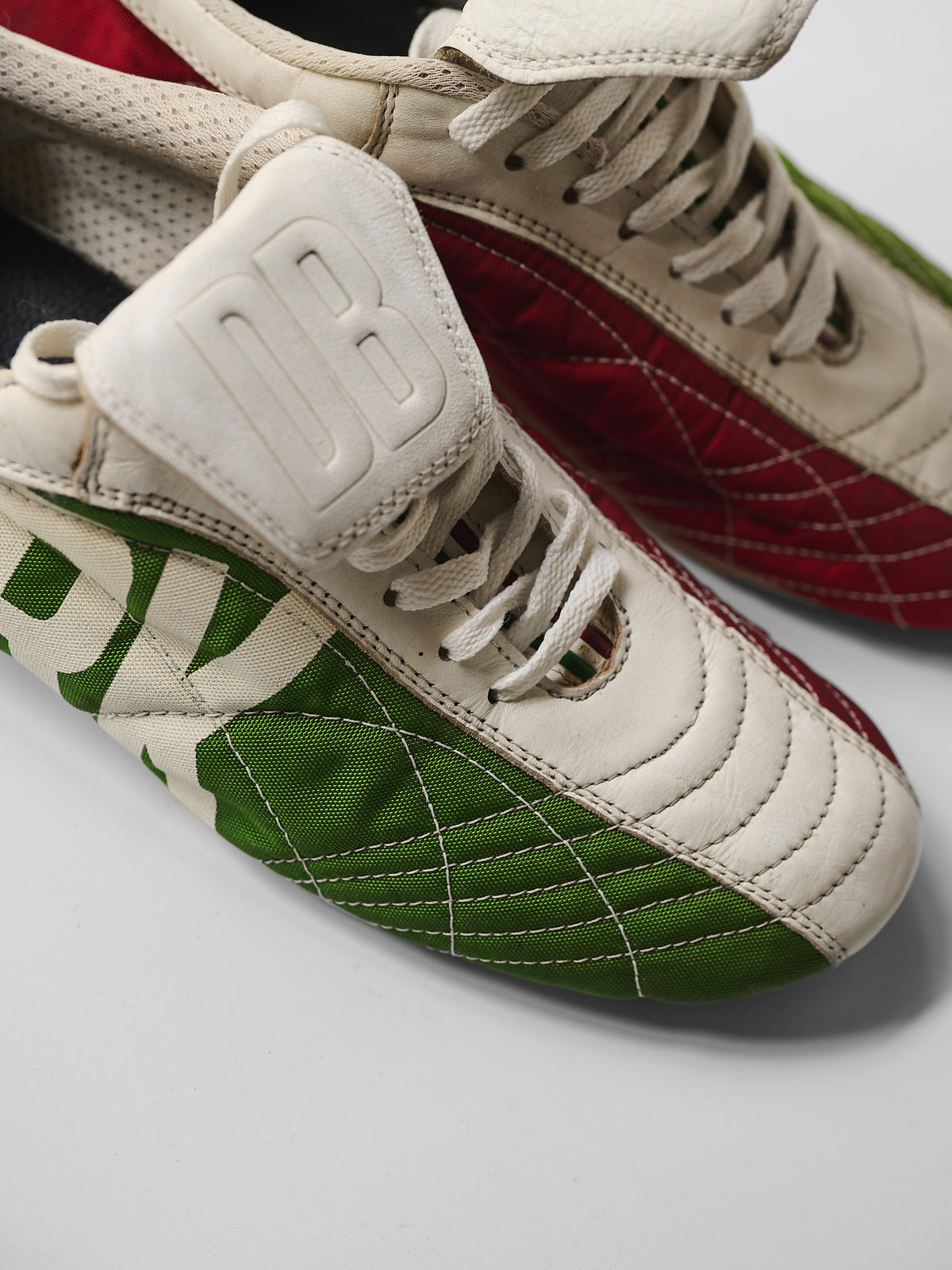 2000s VINTAGE WHITE DIRK BIKKEMBERGS SOCCER SHOES