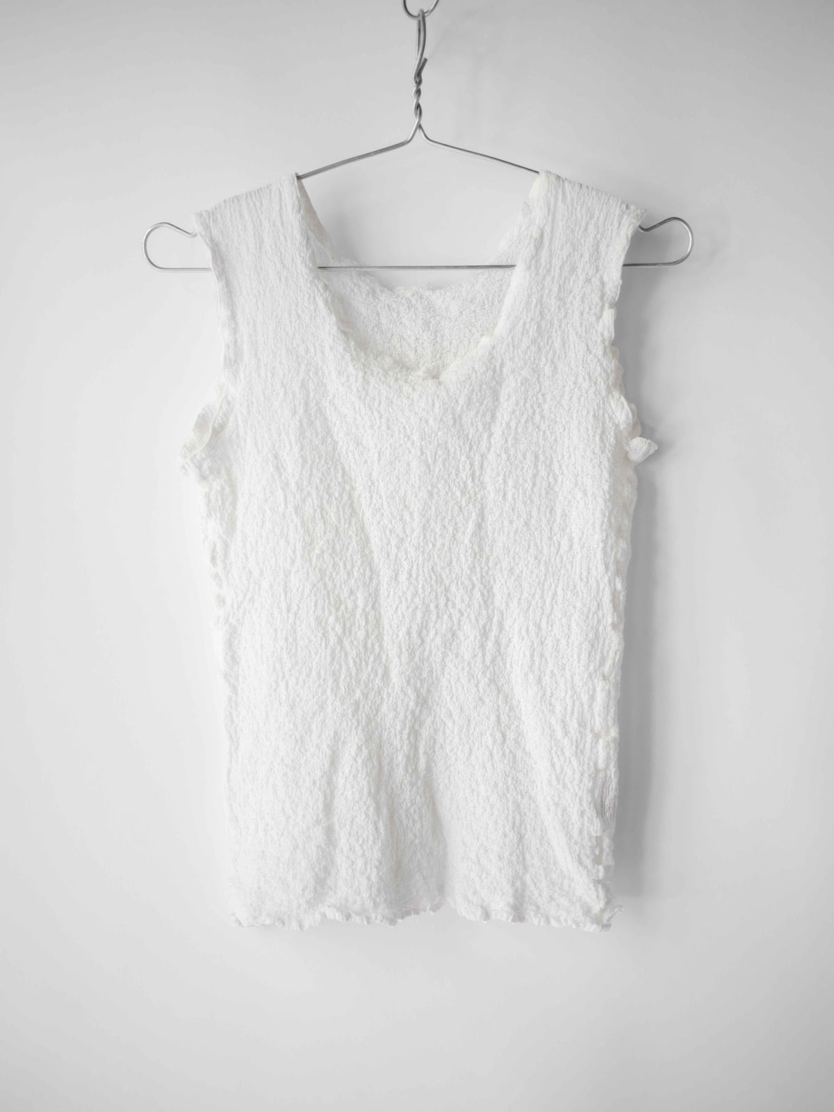 2019 ISSEY MIYAKE ME CRUSHED PLEATS WHITE TANK TOP