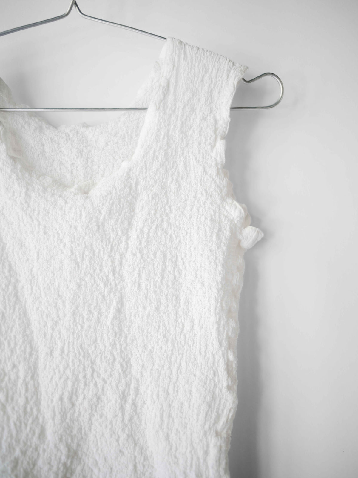 2019 ISSEY MIYAKE ME CRUSHED PLEATS WHITE TANK TOP