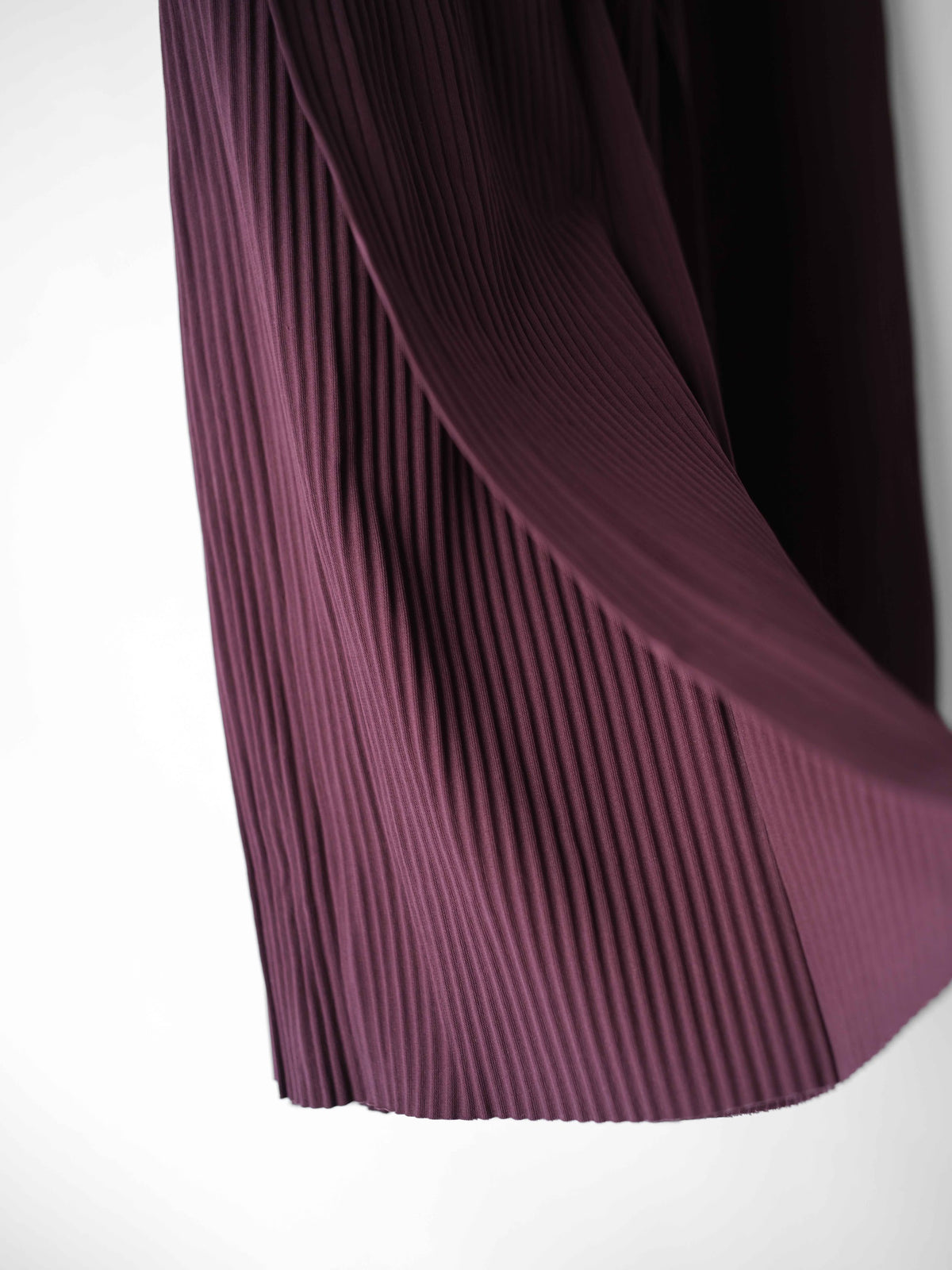 2022 ISSEY MIYAKE ME PLEATED BURGUNDY BAGGY PANTS