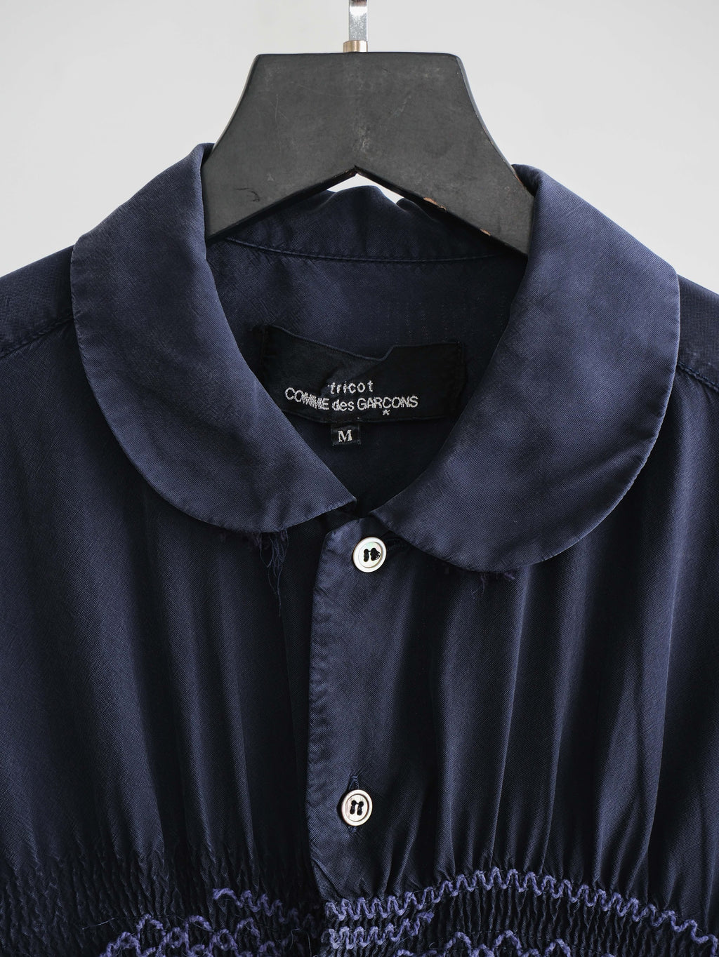 AD2002 CDG EMBROIDERED NAVY TRICOT SS SHIRT