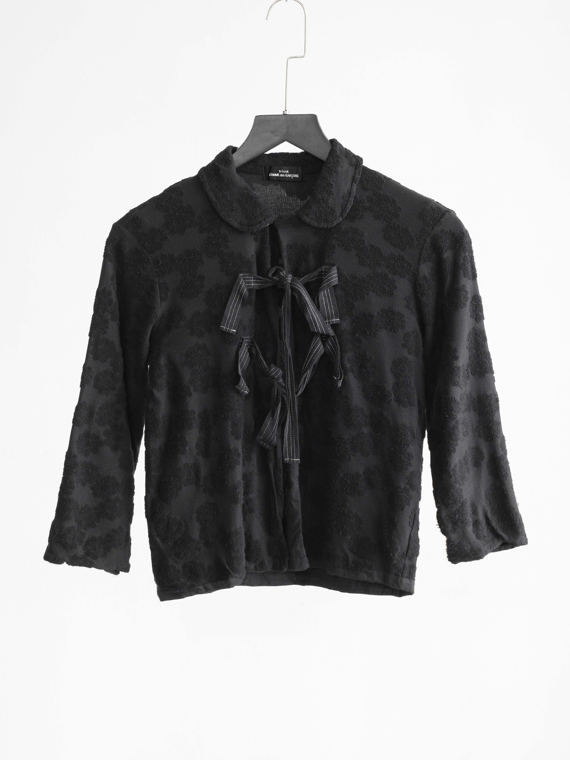 AD2007 CDG FLORAL BLACK TRICOT/ TIE CLOSURE LS SHIRT