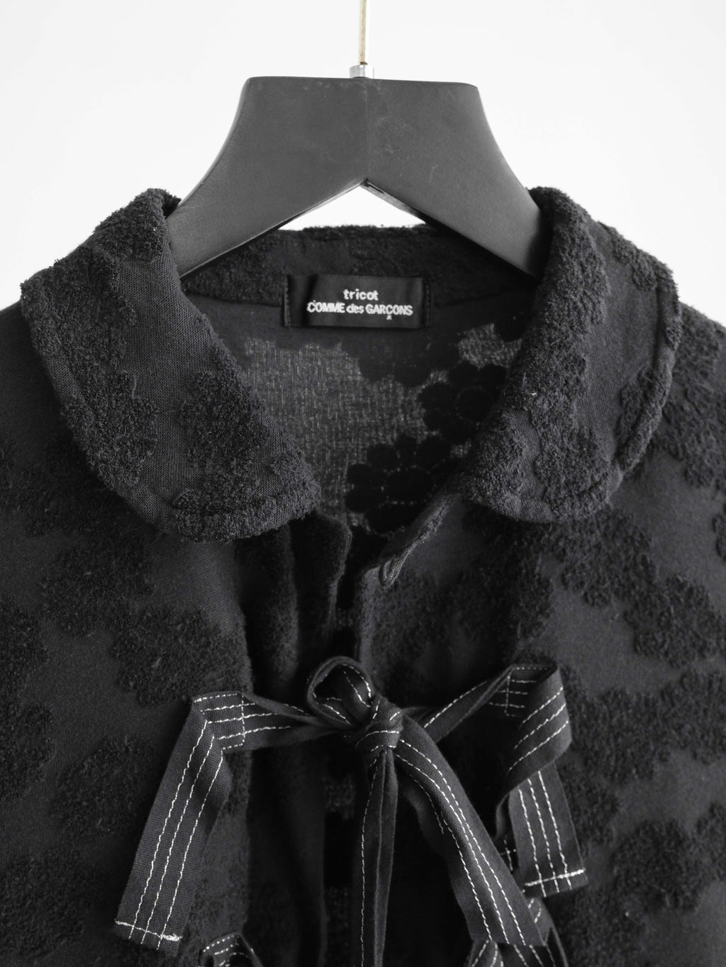 AD2007 CDG FLORAL BLACK TRICOT/ TIE CLOSURE LS SHIRT