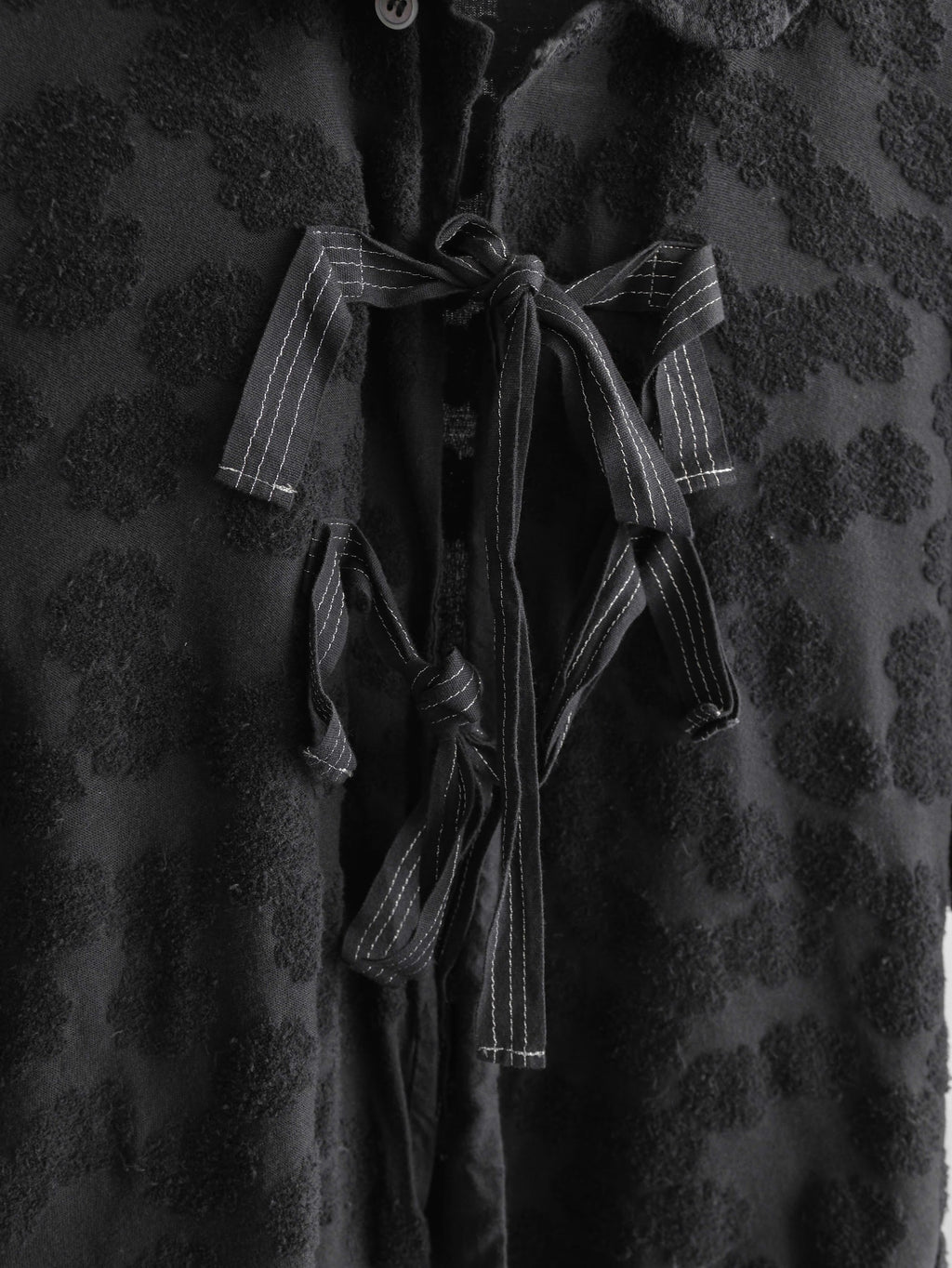 AD2007 CDG FLORAL BLACK TRICOT/ TIE CLOSURE LS SHIRT