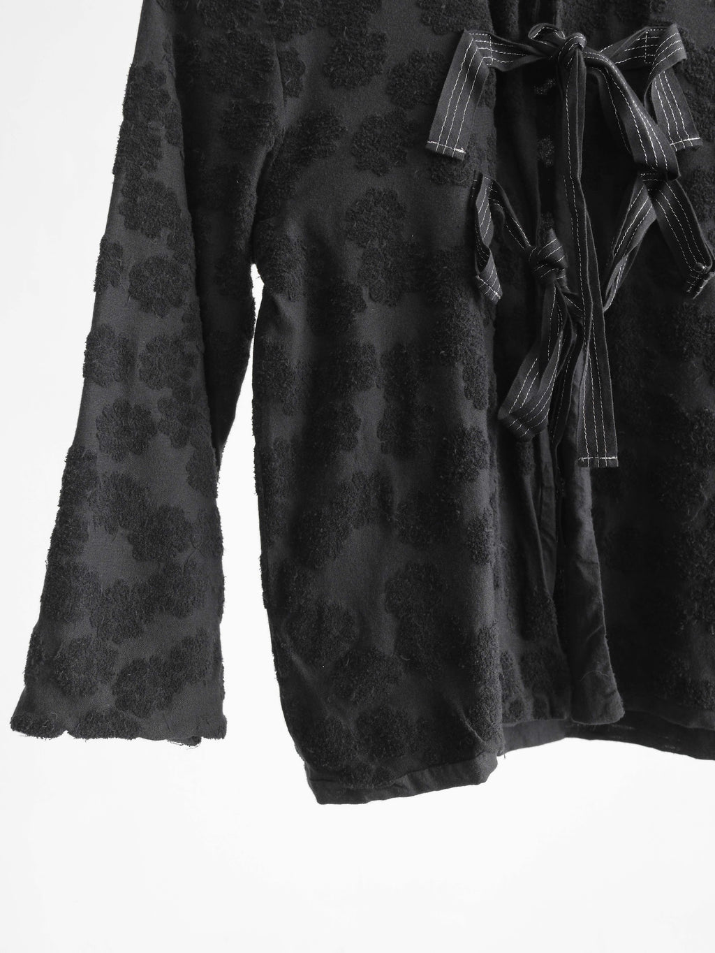 AD2007 CDG FLORAL BLACK TRICOT/ TIE CLOSURE LS SHIRT