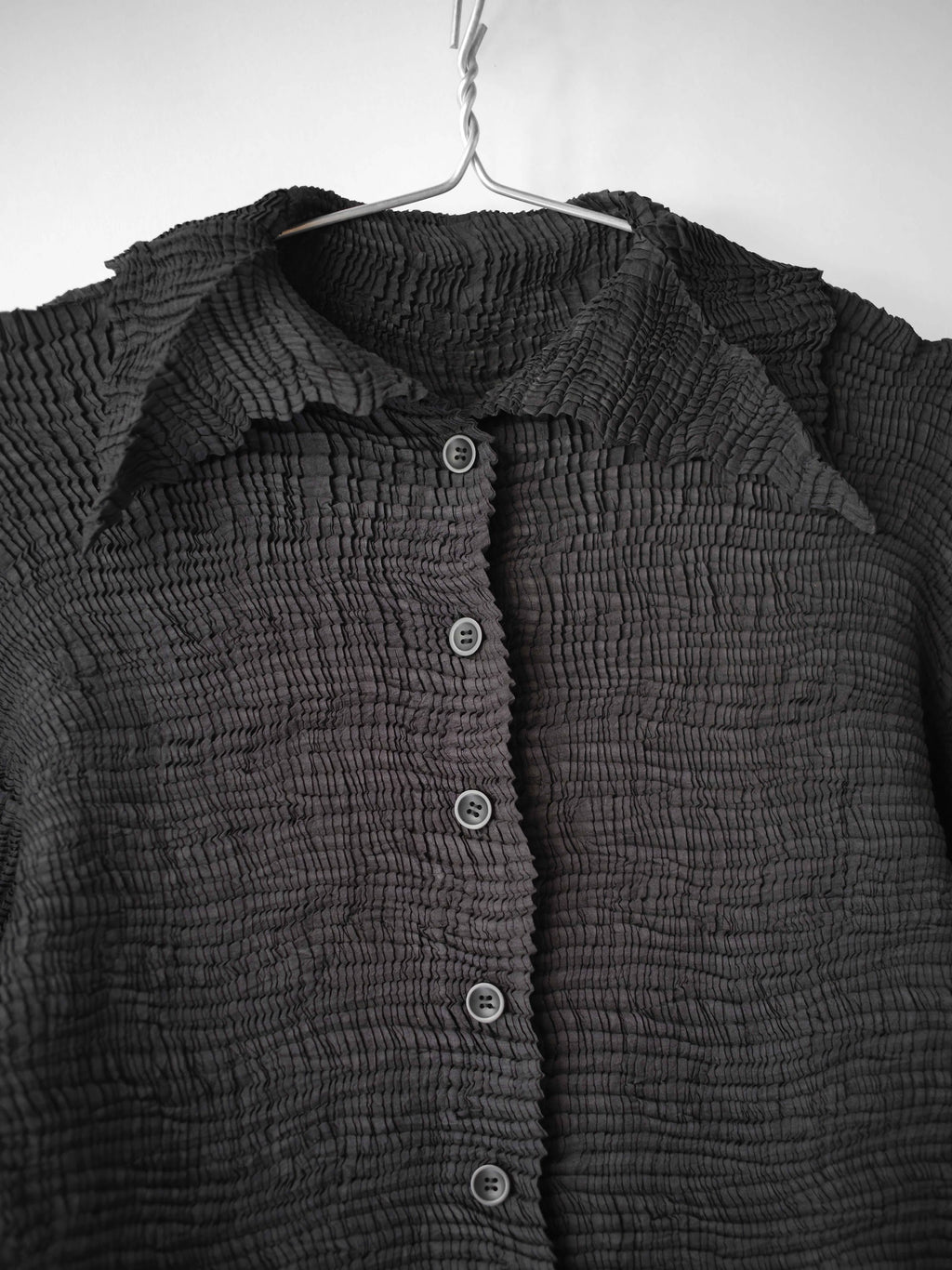 AW1998 ISSEY MIYAKE CRUSHED PLEATS BLACK MAILINE LS SHIRT