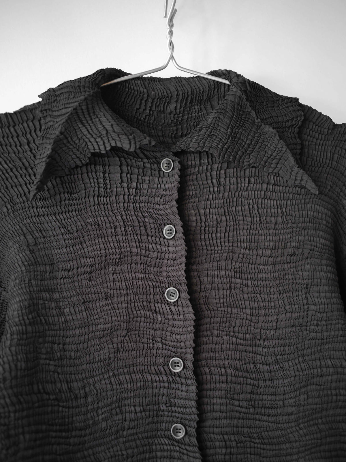 AW1998 ISSEY MIYAKE CRUSHED PLEATS BLACK MAILINE LS SHIRT