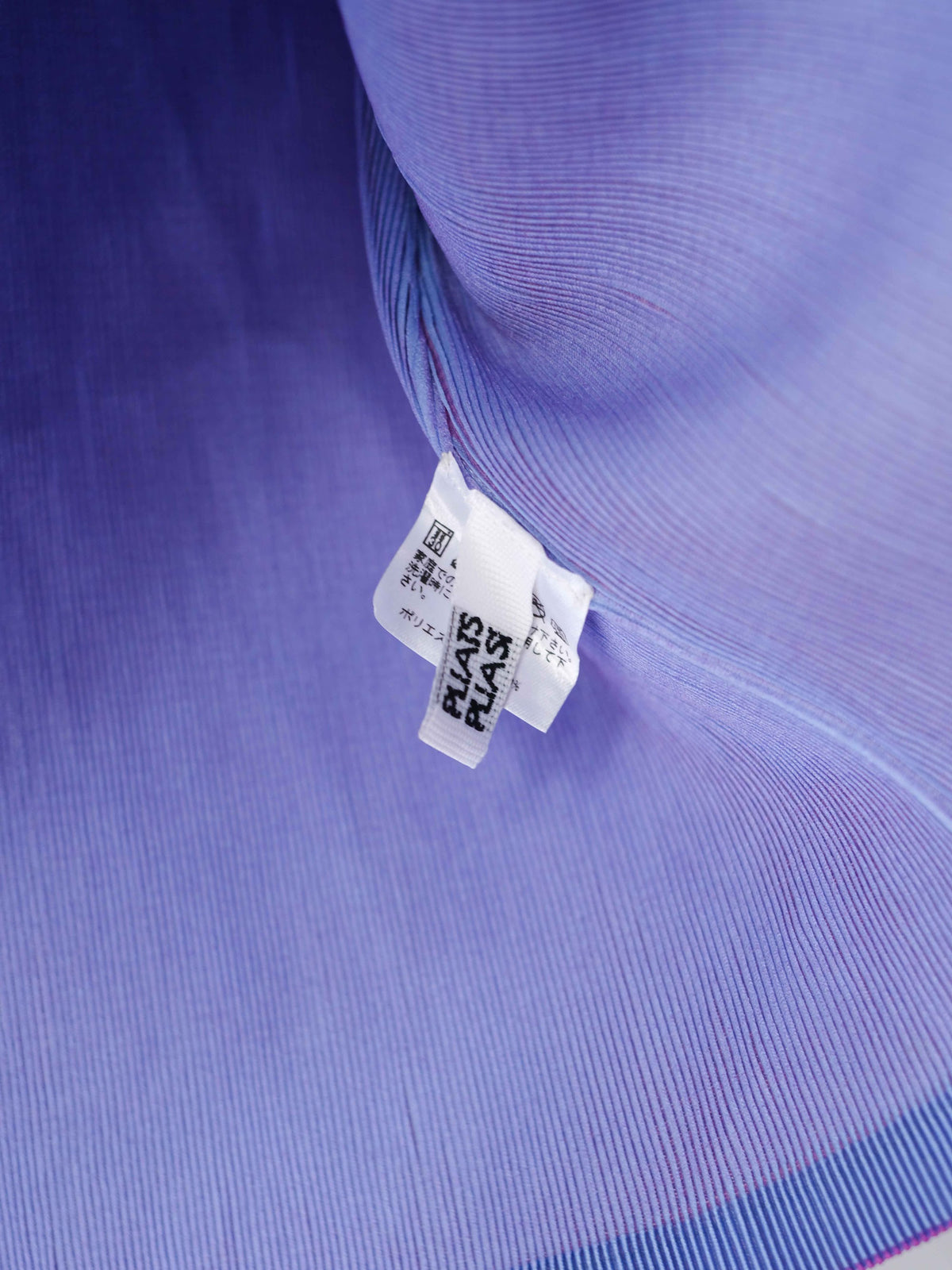AW2014 ISSEY MIYAKE PLEATSPLEASE PLEATED PURPLE GRADIENT SS SHIRT