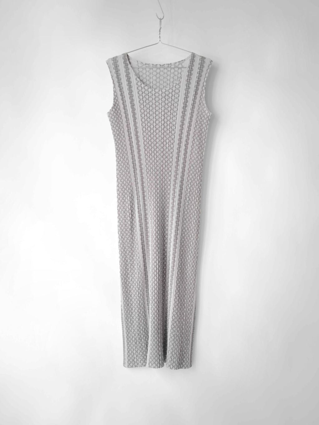 AW2017 ISSEY MIYAKE PLEATSPLEASE PLEATED GREY ABSTRACT PRINT DRESS