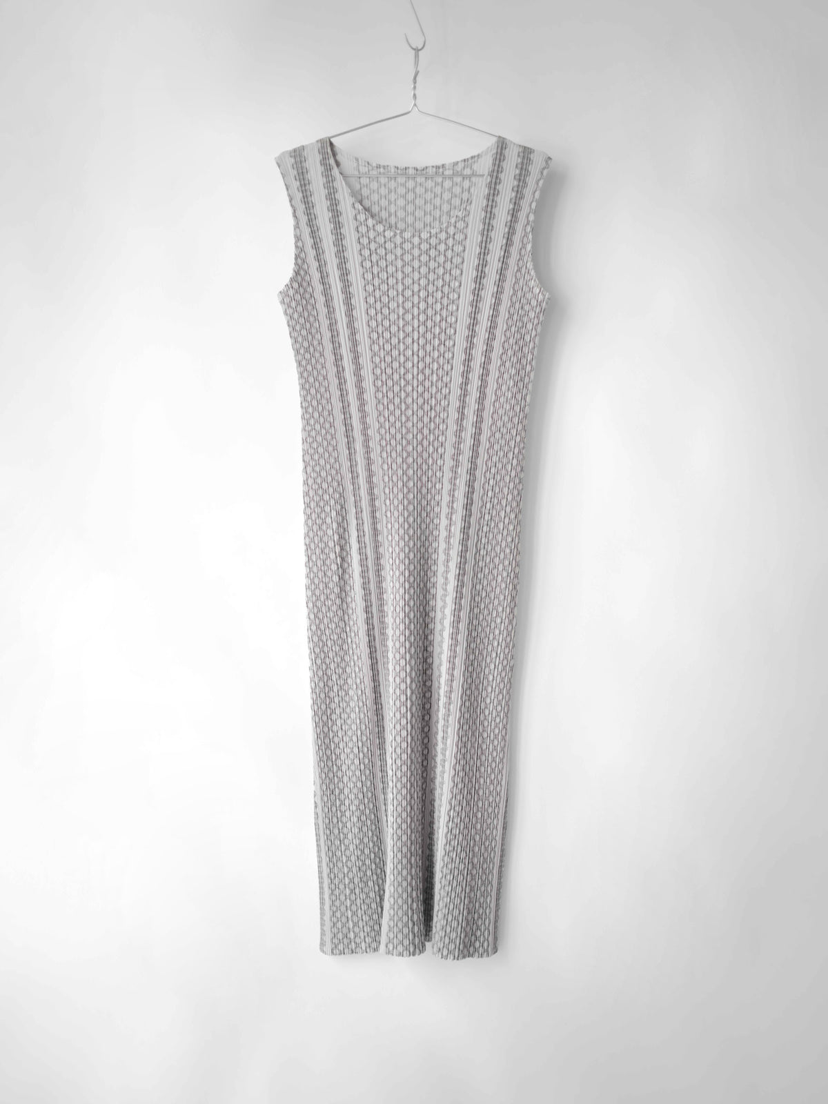 AW2017 ISSEY MIYAKE PLEATSPLEASE PLEATED GREY ABSTRACT PRINT DRESS