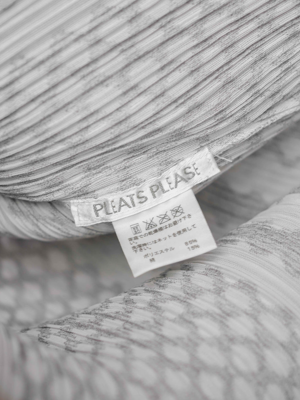 AW2017 ISSEY MIYAKE PLEATSPLEASE PLEATED GREY ABSTRACT PRINT DRESS