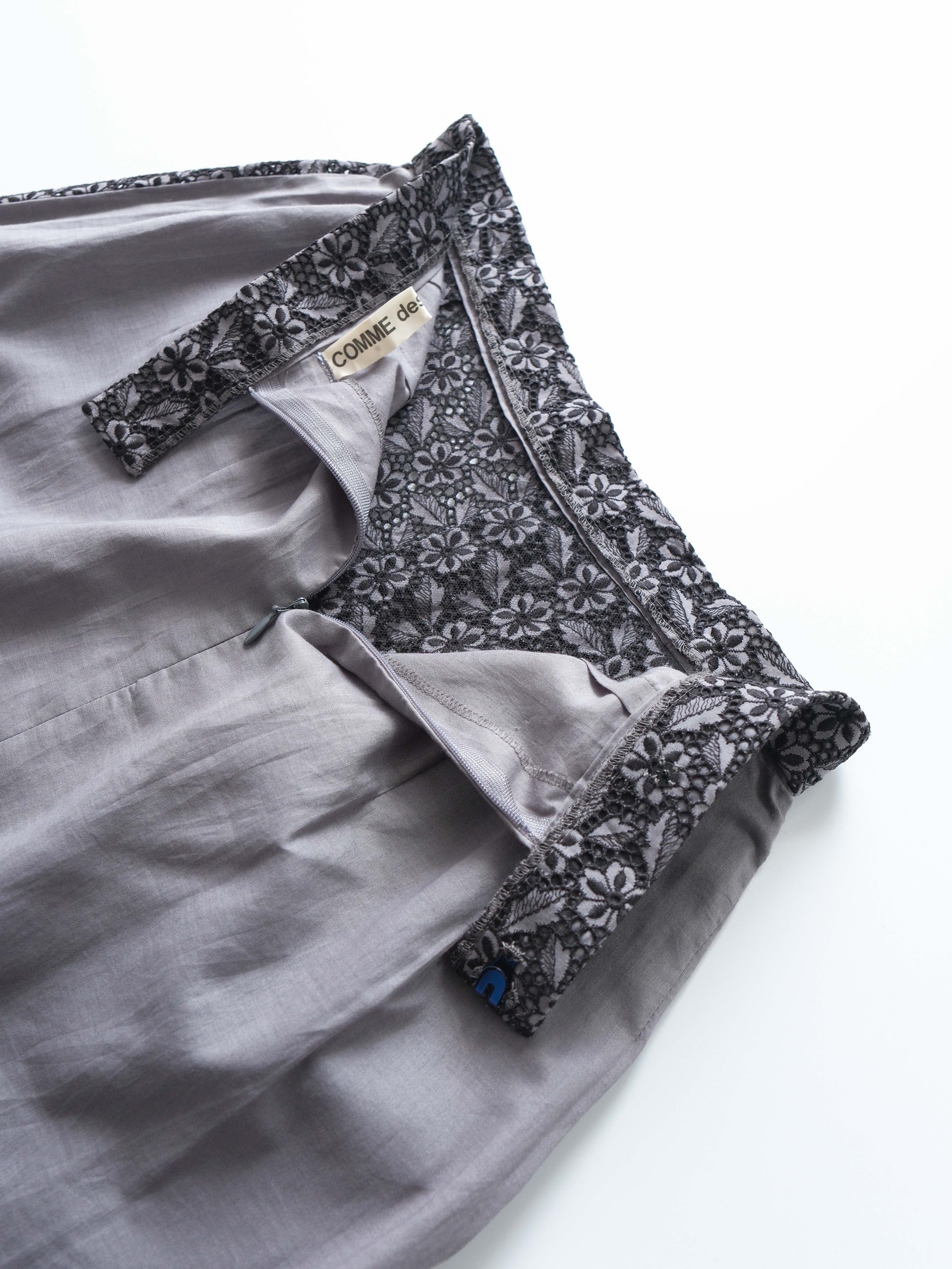 CDG LACE GREY MAIN LINE/ EYELET SKIRT