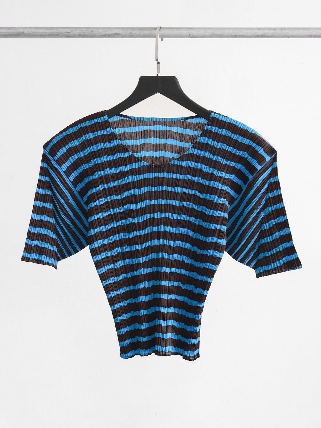 ISSEY MIYAKE PLEATS BROWN "PLEATSPLEASE" BLUE STRIPES T-SHIRT