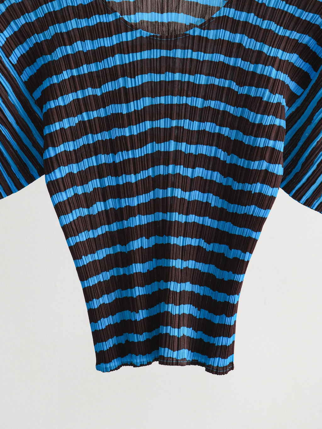 ISSEY MIYAKE PLEATS BROWN "PLEATSPLEASE" BLUE STRIPES T-SHIRT