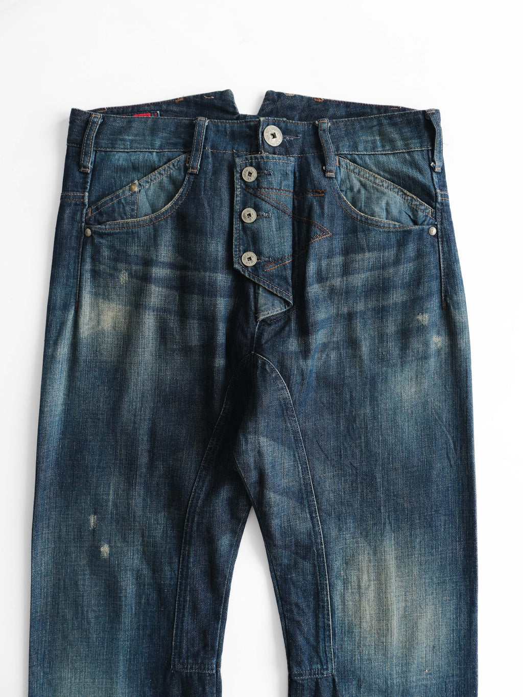 MFG EMBROIDERED LE JEAN DE JEANS