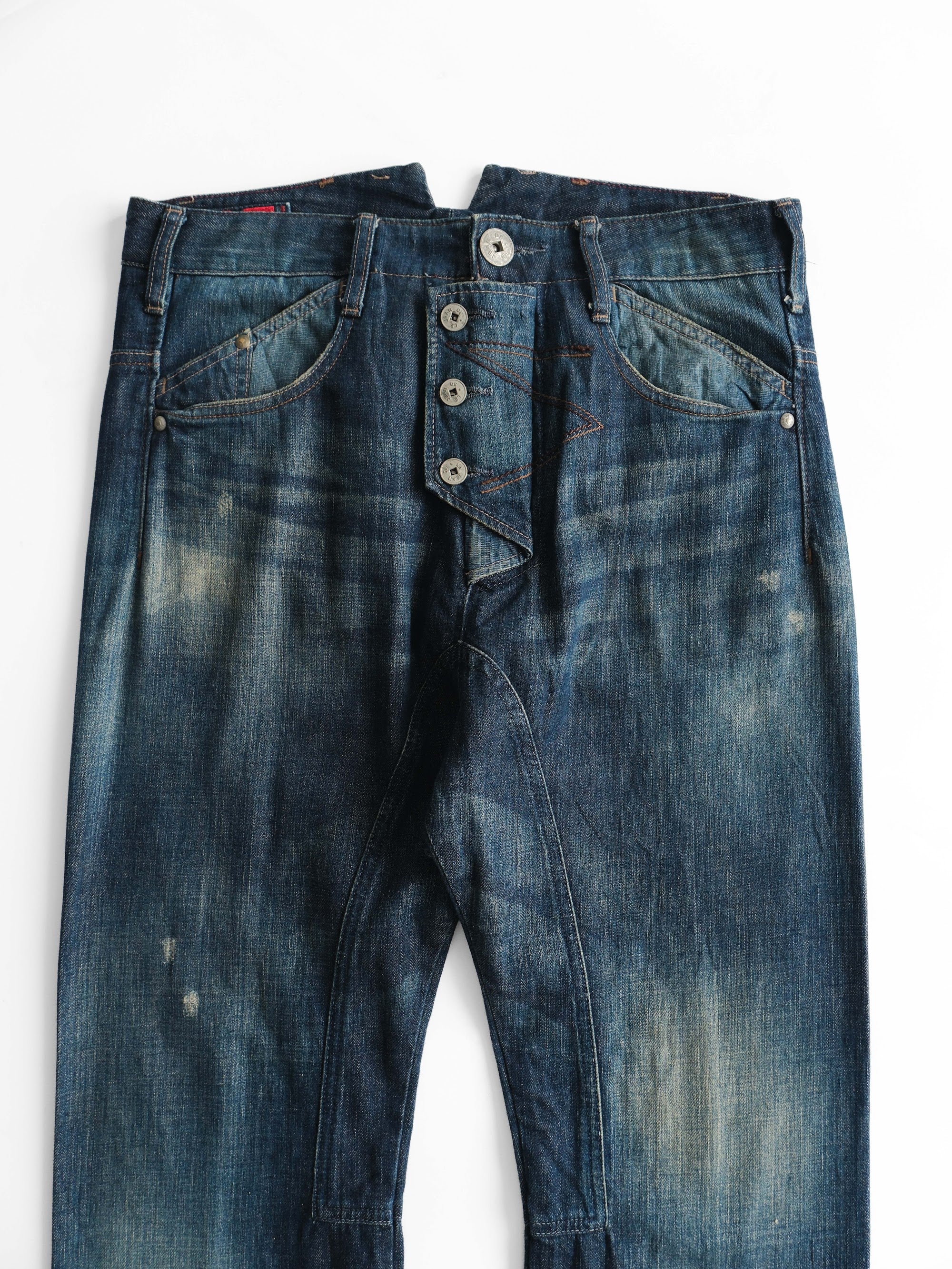 MFG EMBROIDERED LE JEAN DE JEANS