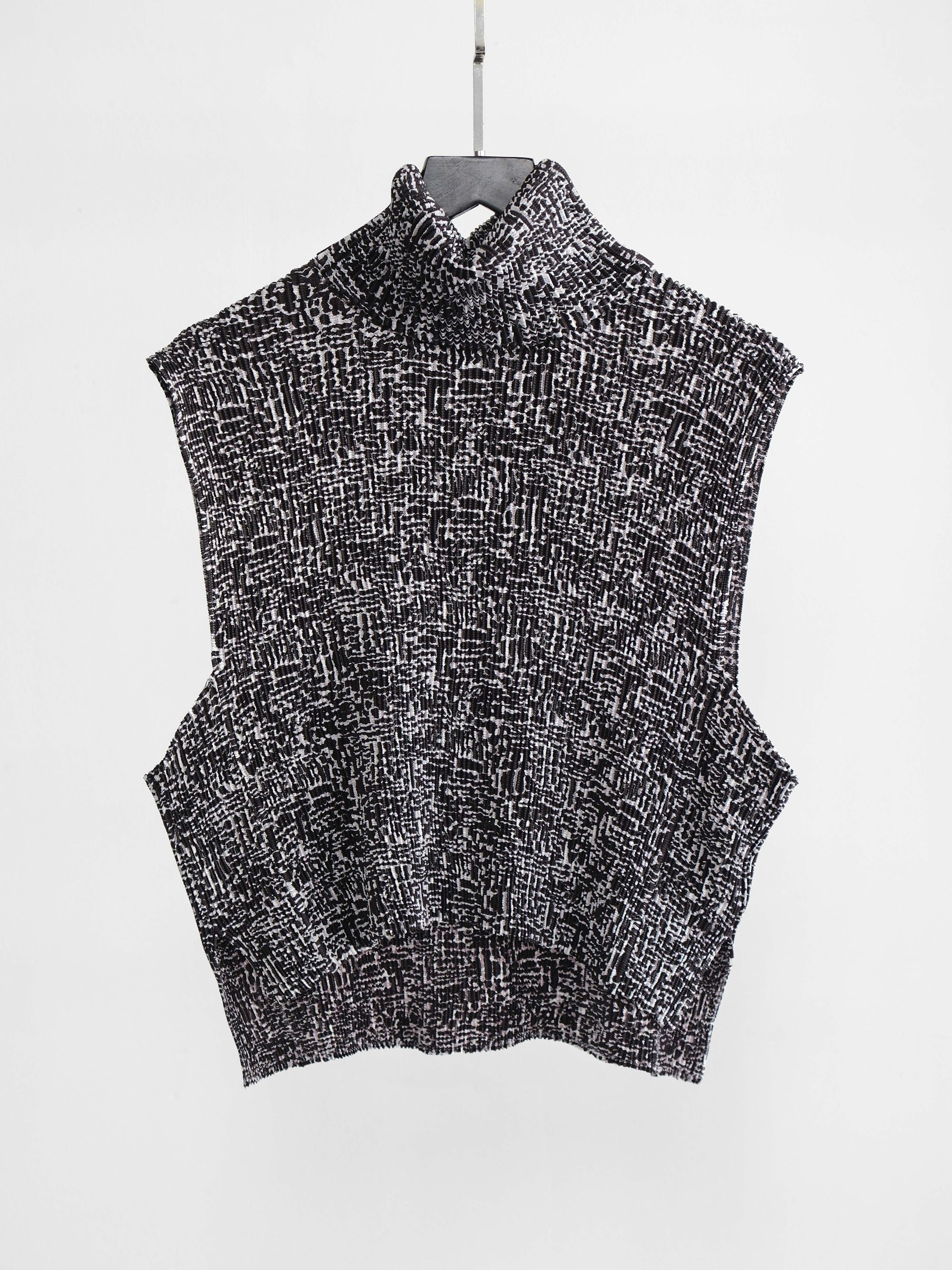 SPECCHIO CRUSHED PLEATS BLACK ZEBRA/ HIGH NECK TANK TOP