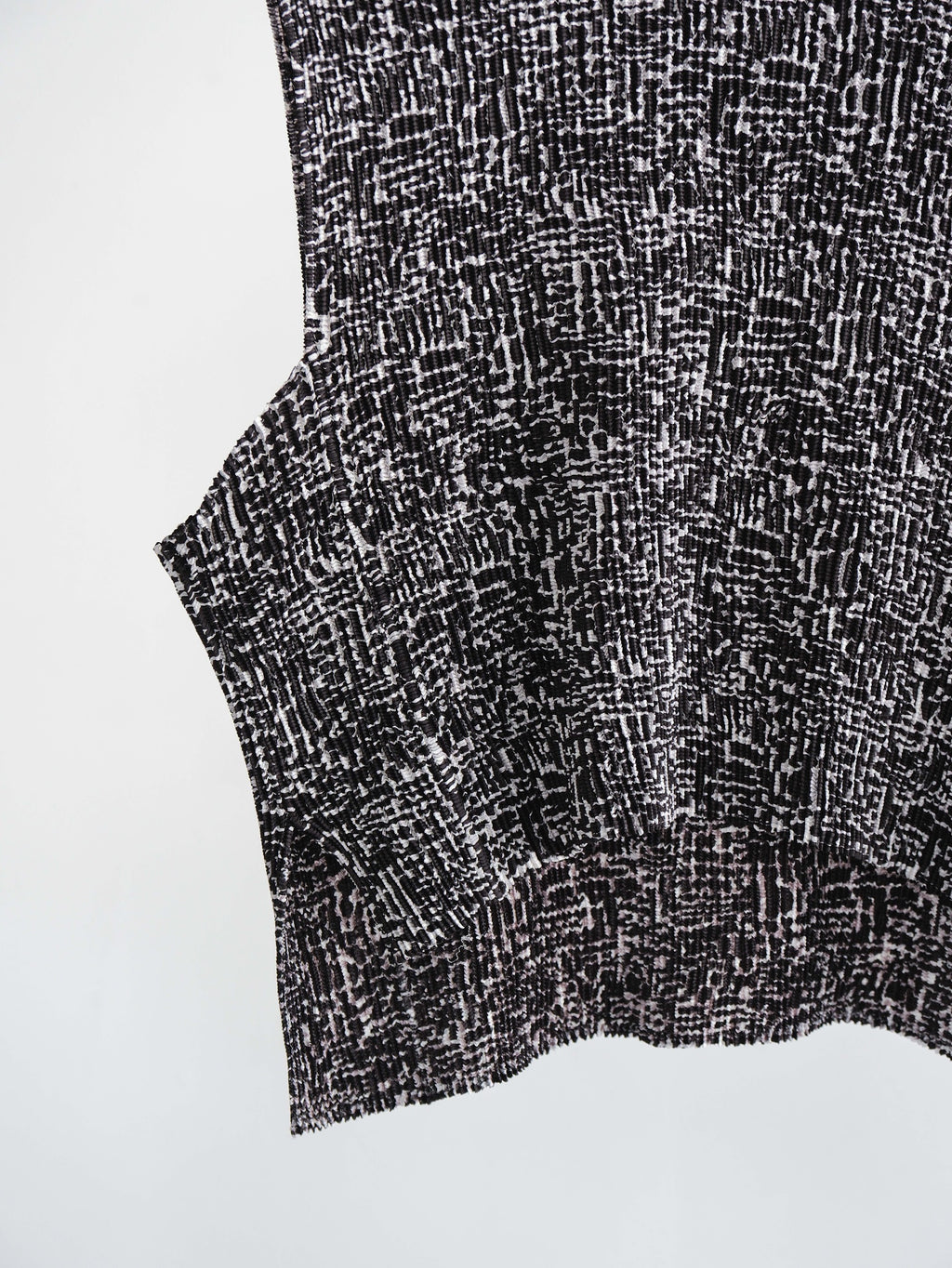 SPECCHIO CRUSHED PLEATS BLACK ZEBRA/ HIGH NECK TANK TOP