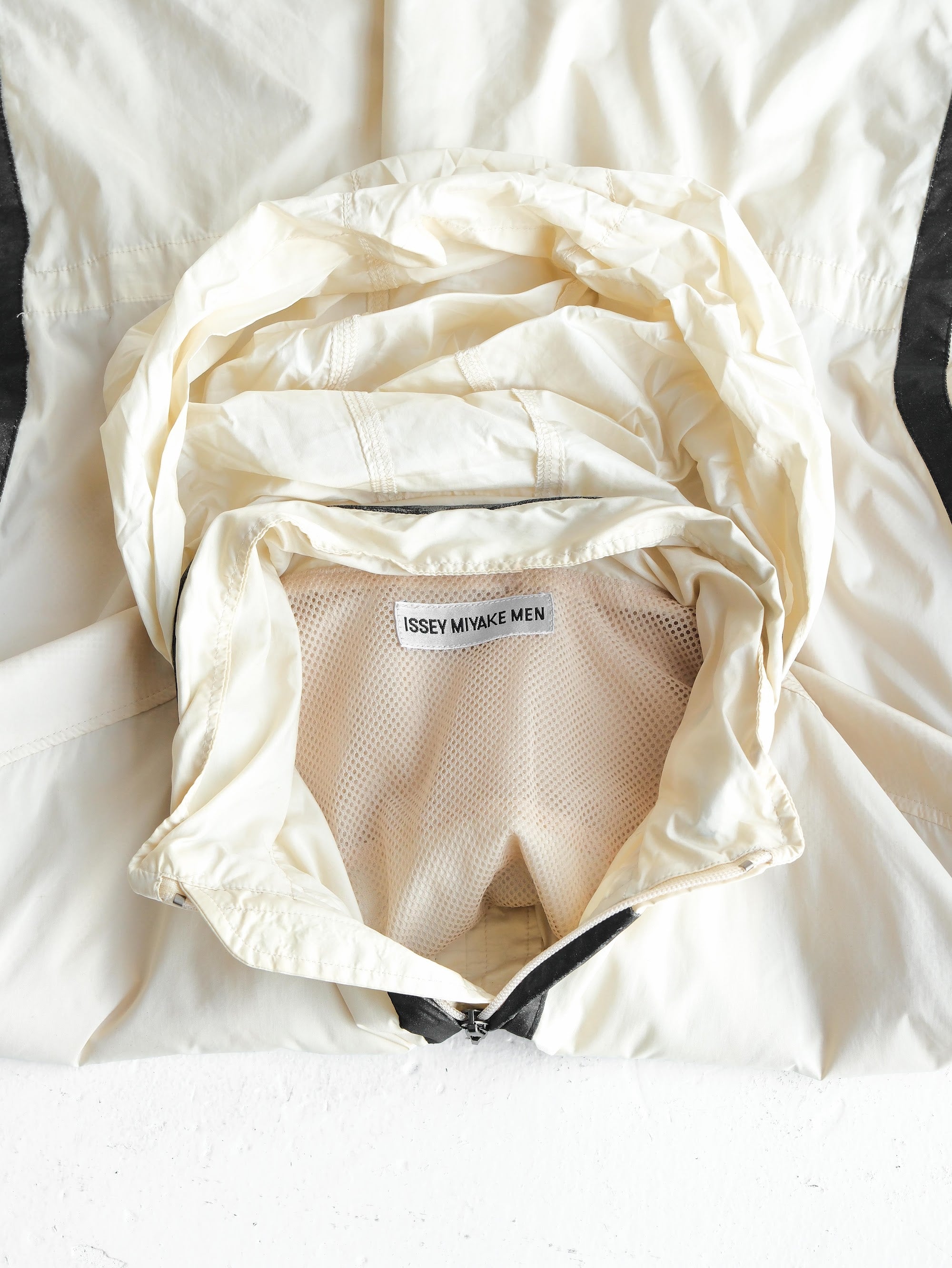 SS1998 ISSEY MIYAKE CREAM "MAIN LINE" RUNWAY JACKET