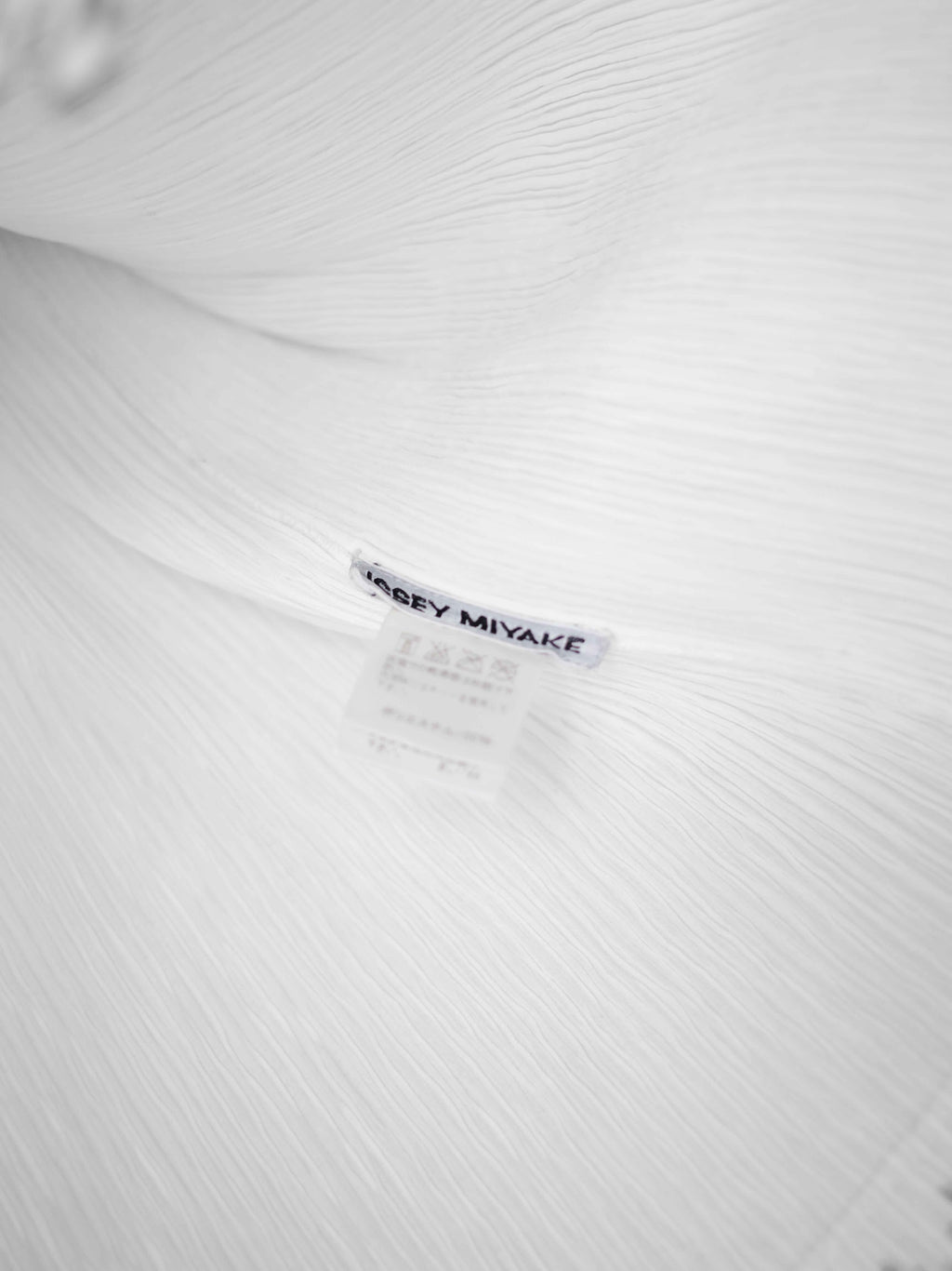 SS2001 ISSEY MIYAKE PLEATED WHITE MAINLINE LS SHIRT