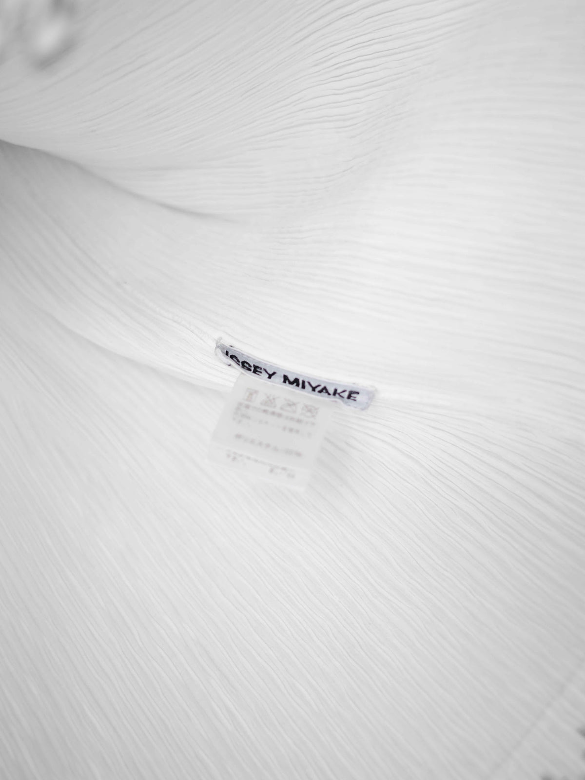 SS2001 ISSEY MIYAKE PLEATED WHITE MAINLINE LS SHIRT