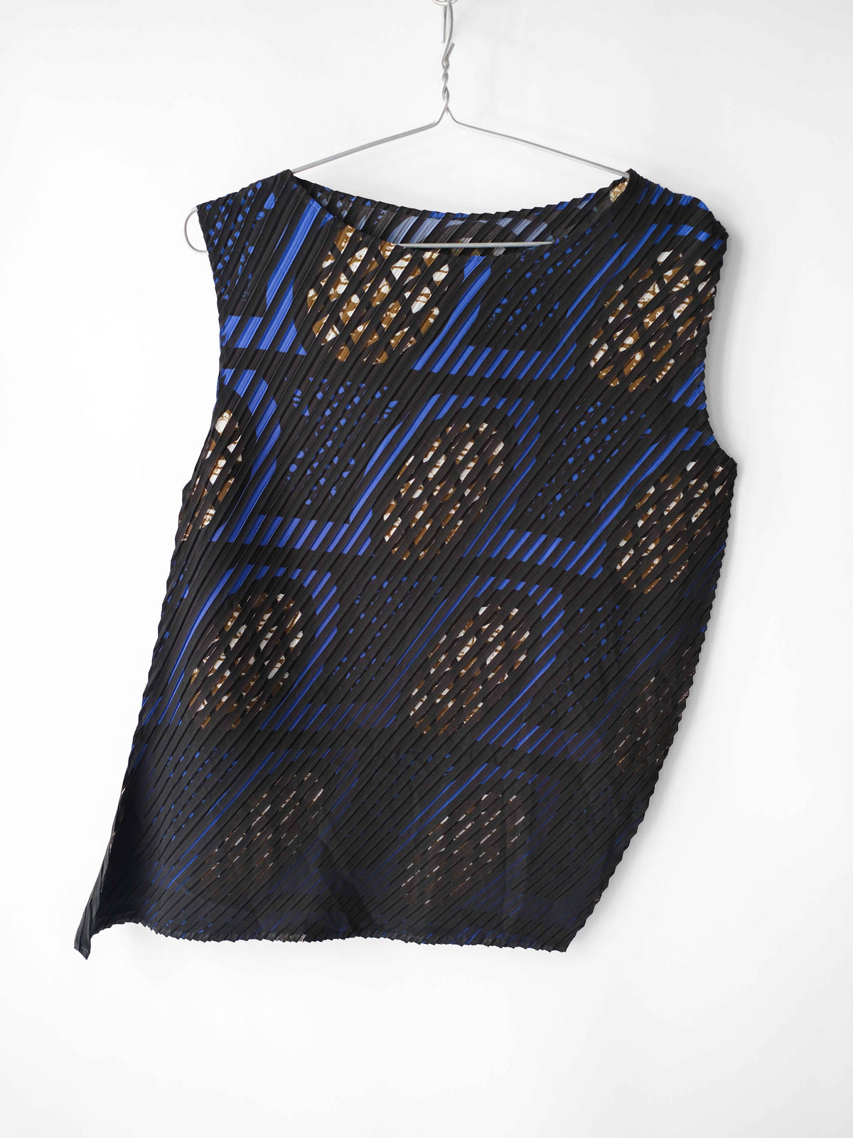 SS2007 ISSEY MIYAKE PLEATED BLACK MAINLINE ABSTRACT PRINT TANK TOP