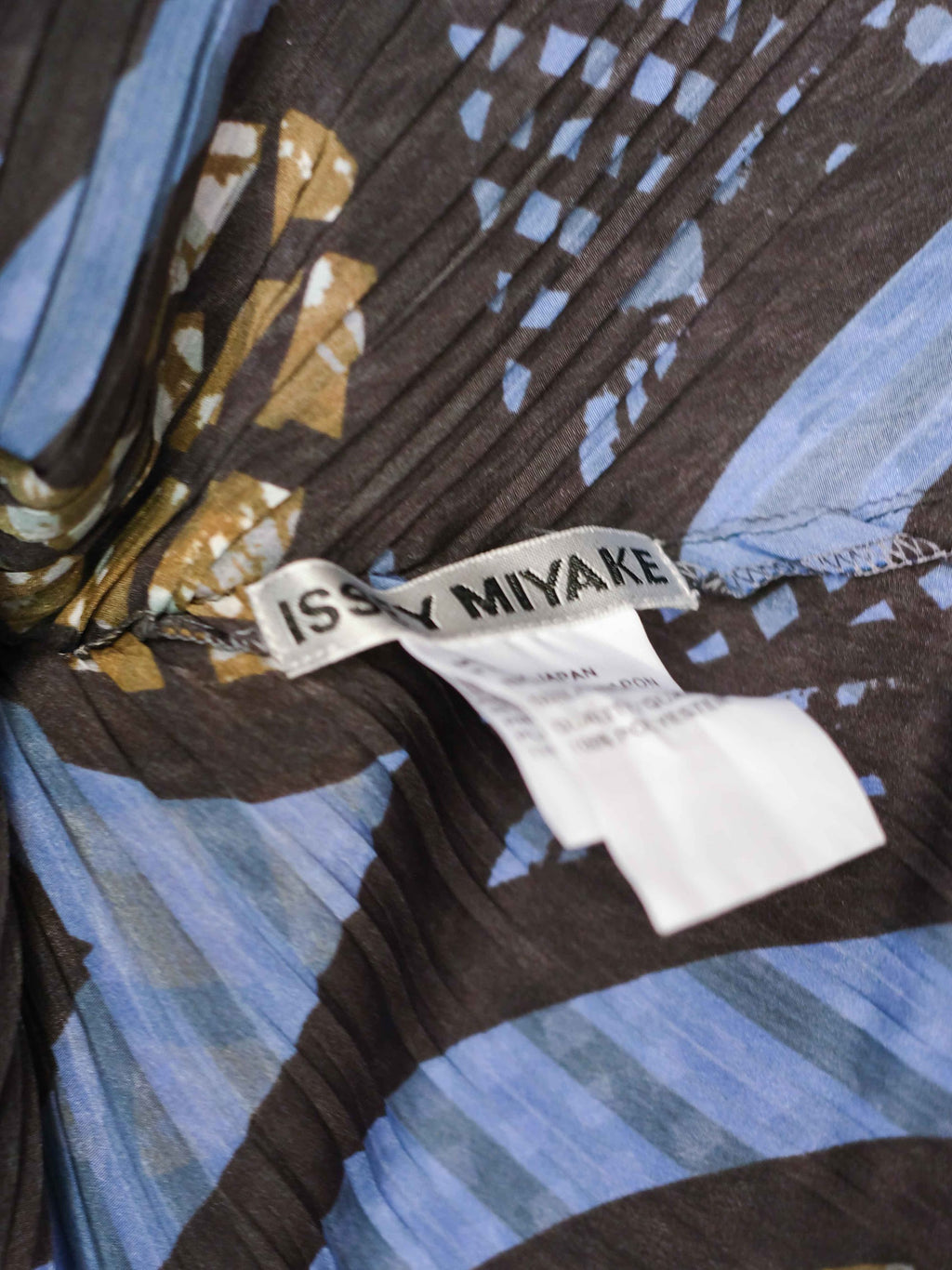 SS2007 ISSEY MIYAKE PLEATED BLACK MAINLINE ABSTRACT PRINT TANK TOP
