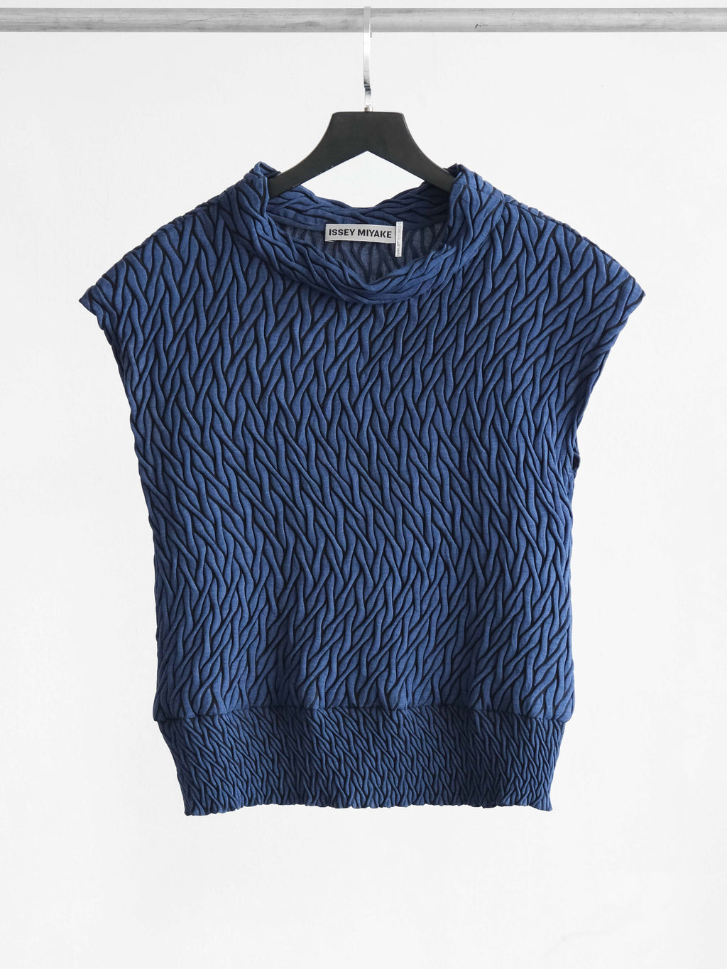 SS2010 ISSEY MIYAKE PLEATS NAVY "MAIN LINE" 3D WRINKLE TEXTURED TANK TOP