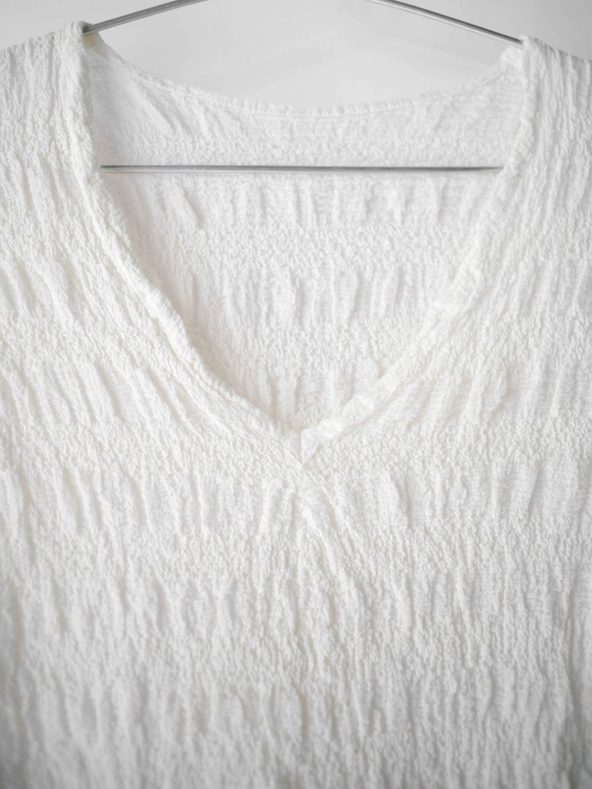 SS2013 ISSEY MIYAKE ME CRUSHED PLEATS WHITE V-NECK T-SHIRT