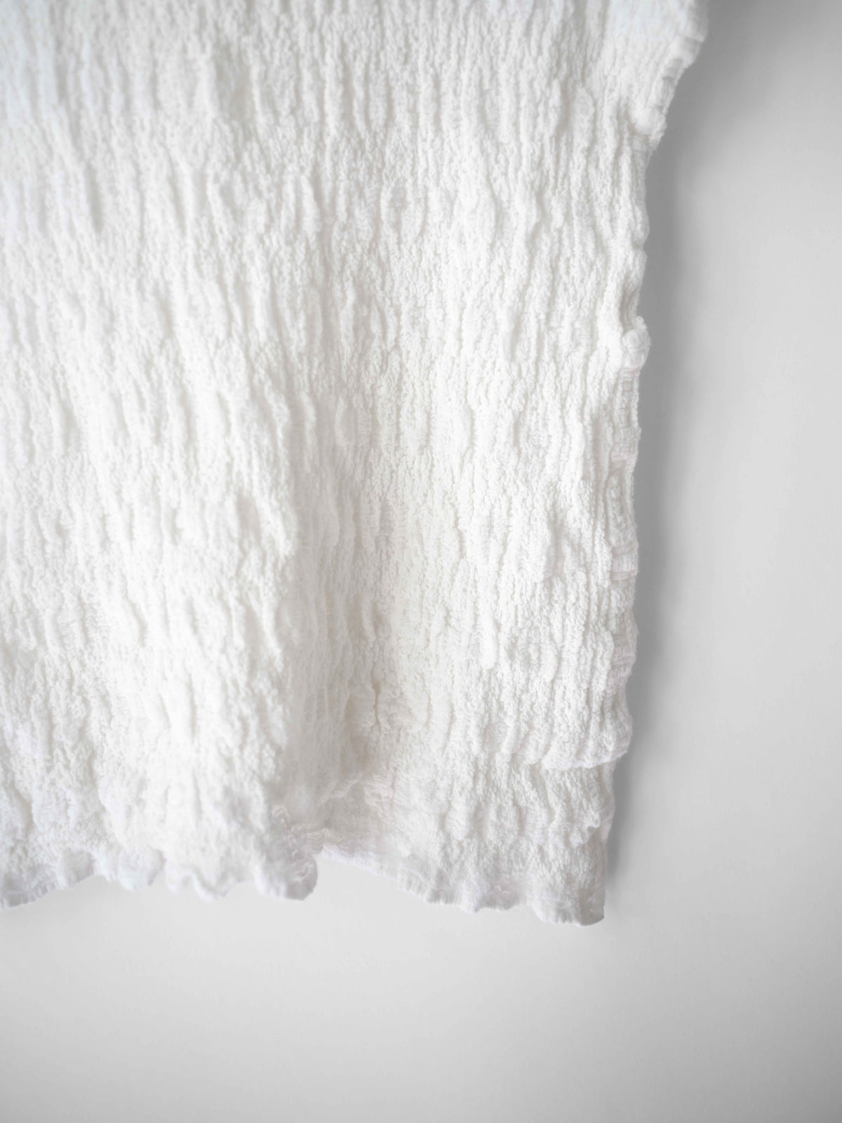 SS2013 ISSEY MIYAKE ME CRUSHED PLEATS WHITE V-NECK T-SHIRT