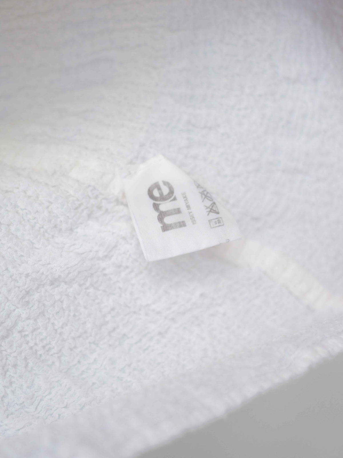 SS2013 ISSEY MIYAKE ME CRUSHED PLEATS WHITE V-NECK T-SHIRT