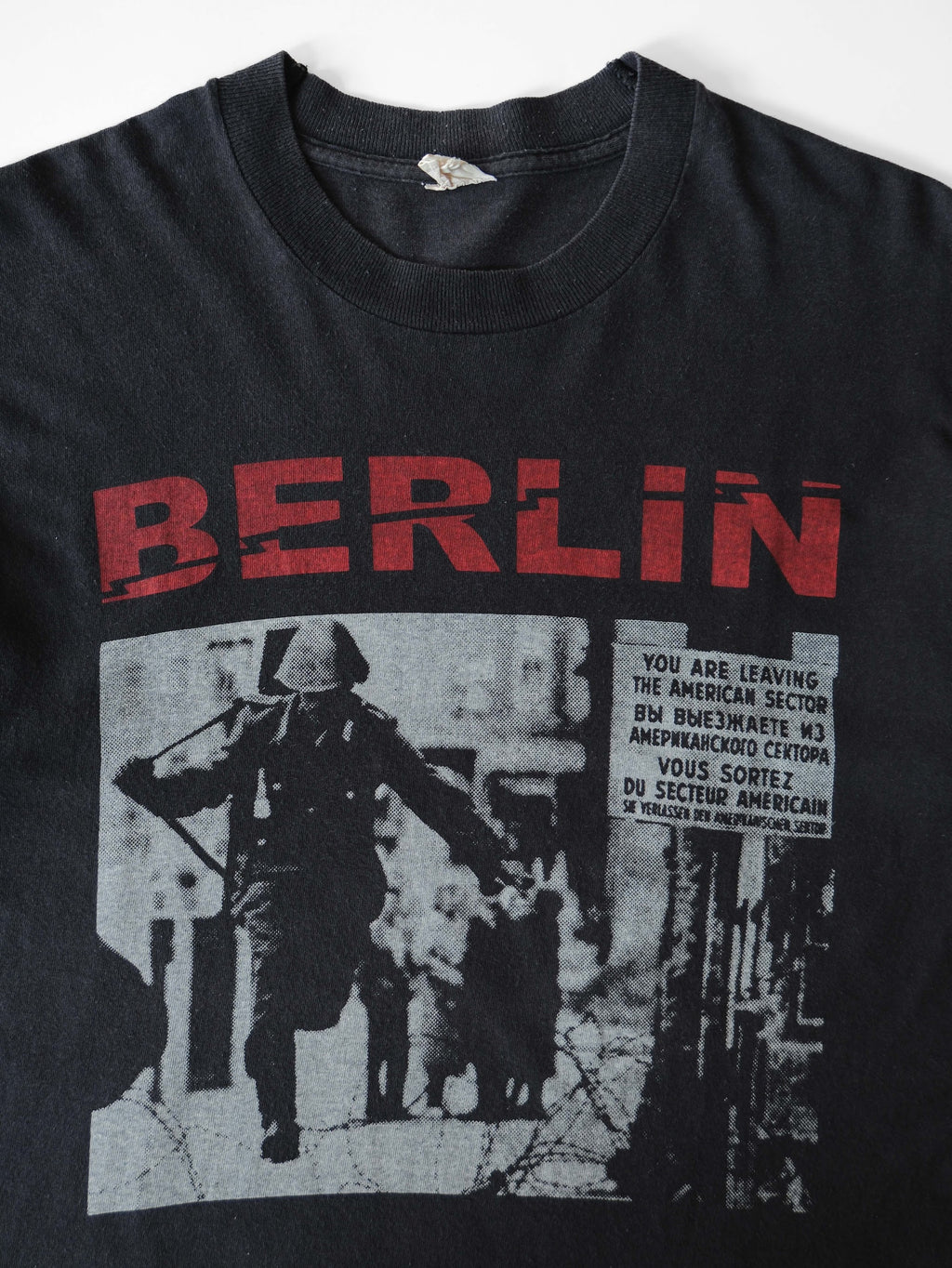 VINTAGE BLACK " BERLIN THE WALL " T-SHIRT
