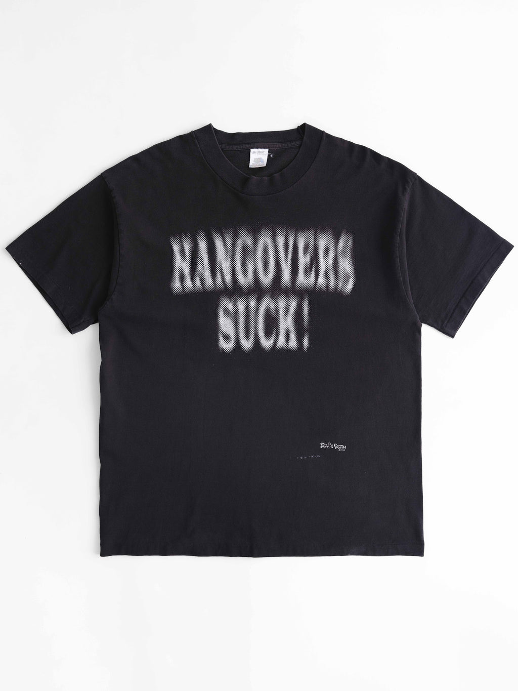 VINTAGE BLACK FASHION VICTIM "HANGOVERS SUCK!" T-SHIRT