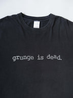 VINTAGE BLACK GRUNGE IS DEAD T-SHIRT