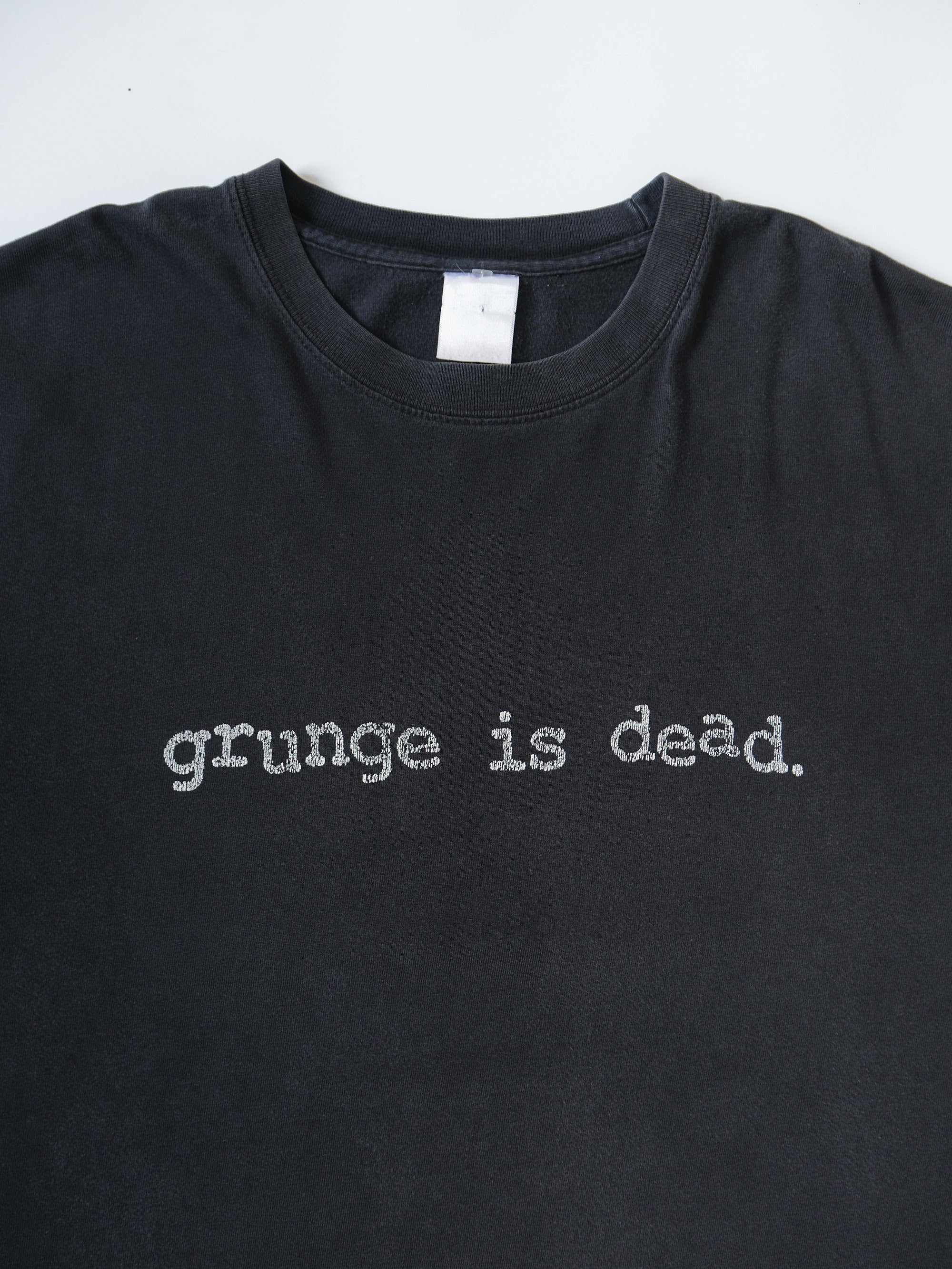 VINTAGE BLACK GRUNGE IS DEAD T-SHIRT