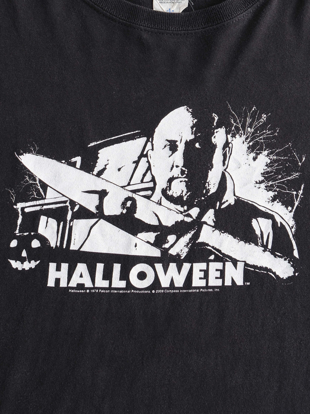 VINTAGE BLACK HALLOWEEN T-SHIRT