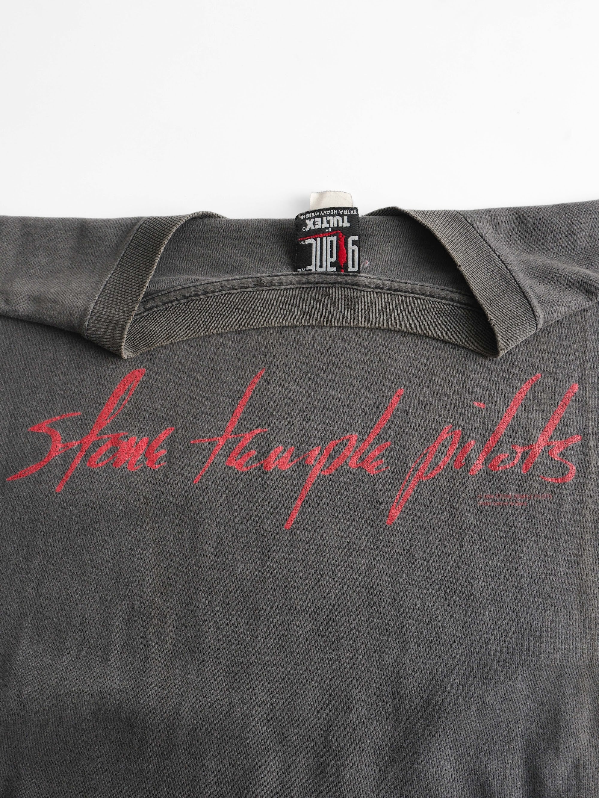 VINTAGE BLACK STONE TEMPLE PILOTS " PURPLE " T-SHIRT