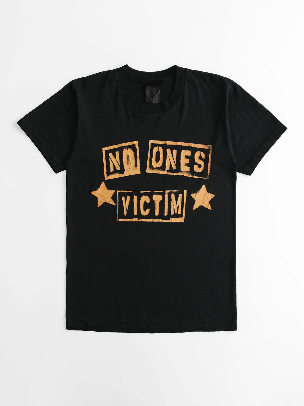 VINTAGE NAVY NO ONES VICTIM T-SHIRT