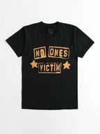 VINTAGE NAVY NO ONES VICTIM T-SHIRT