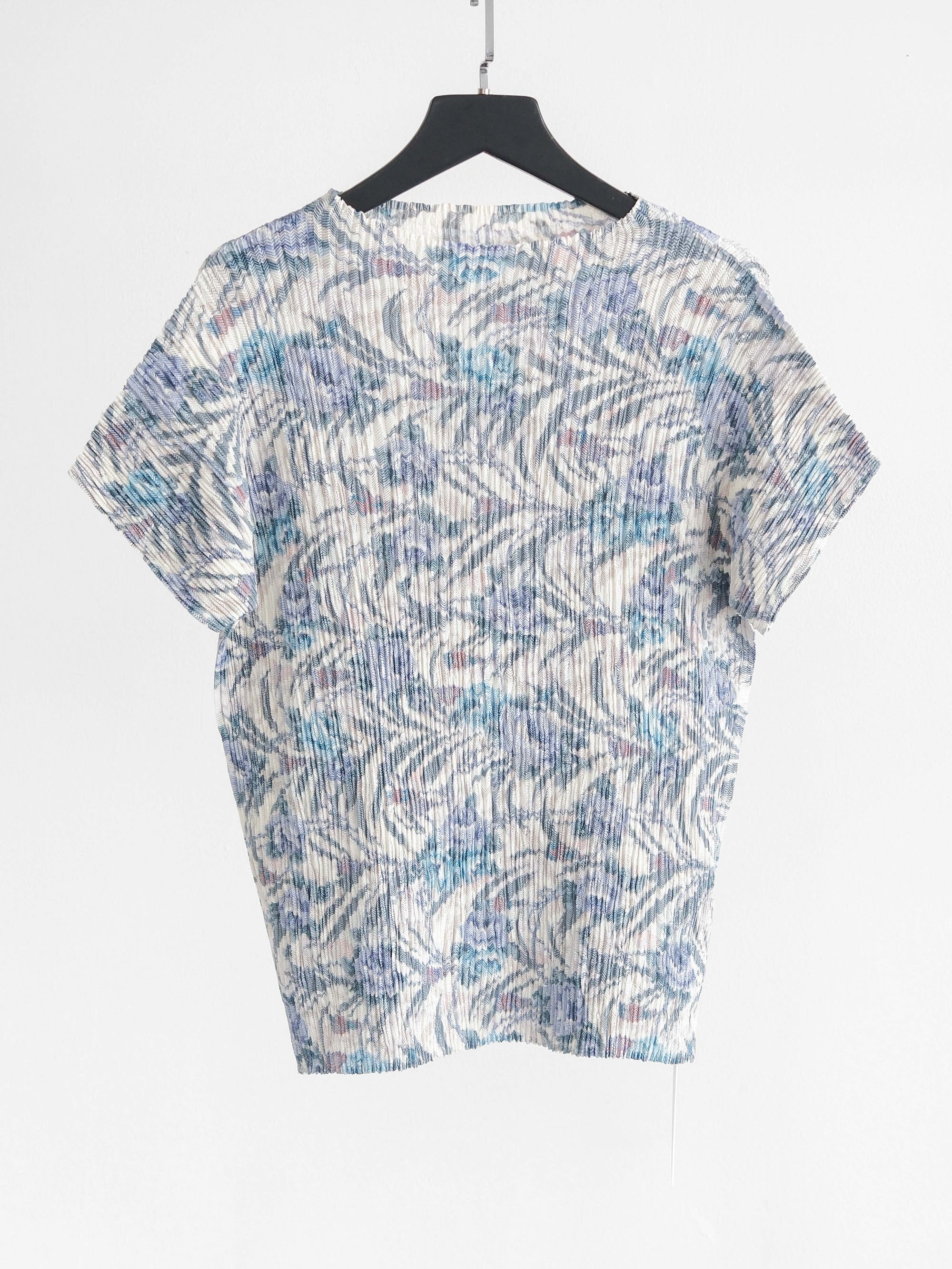 VINTAGE PLEATS BLUE VINVERT/ FLORAL/ HIGH NECK T-SHIRT