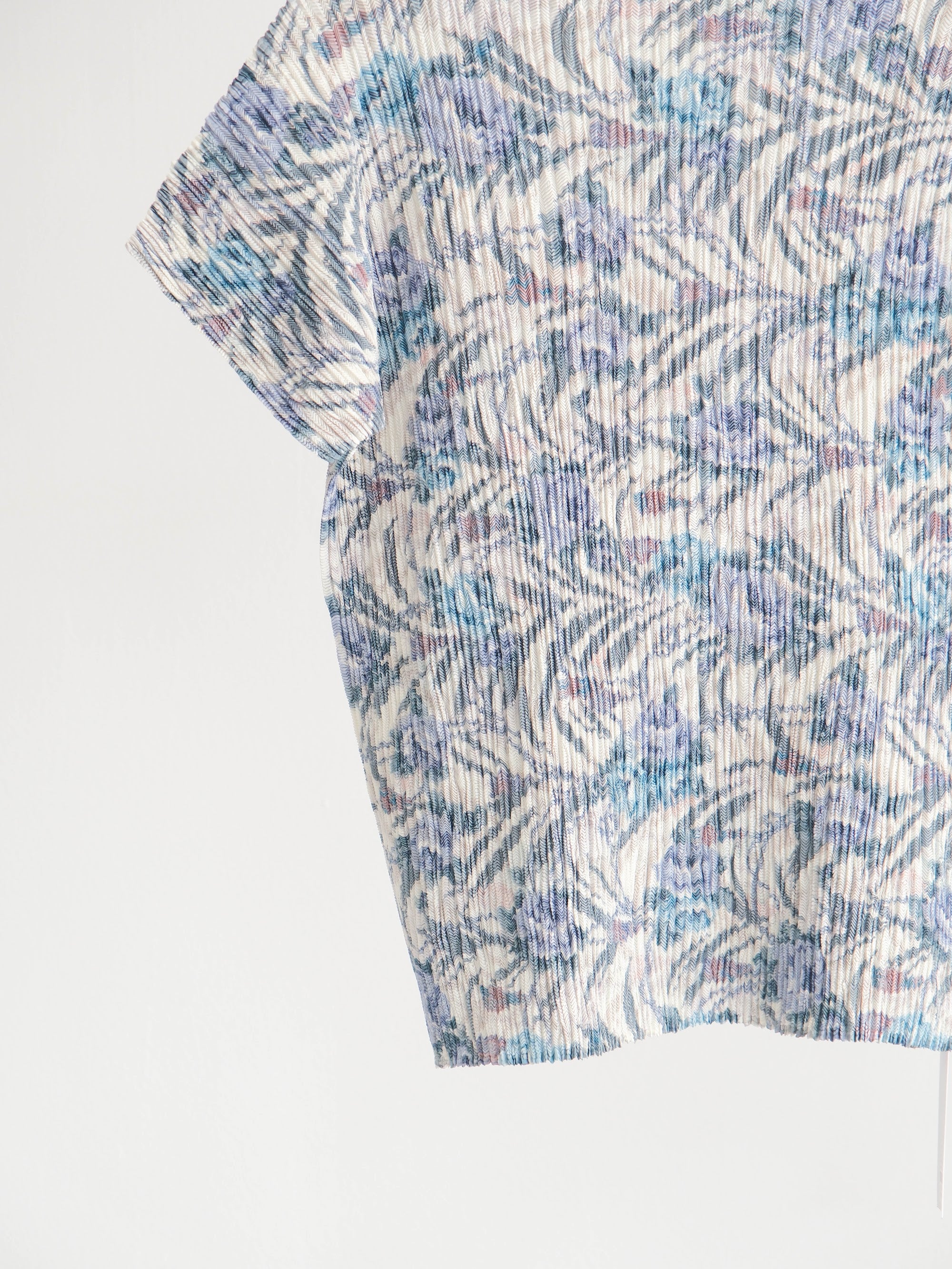VINTAGE PLEATS BLUE VINVERT/ FLORAL/ HIGH NECK T-SHIRT